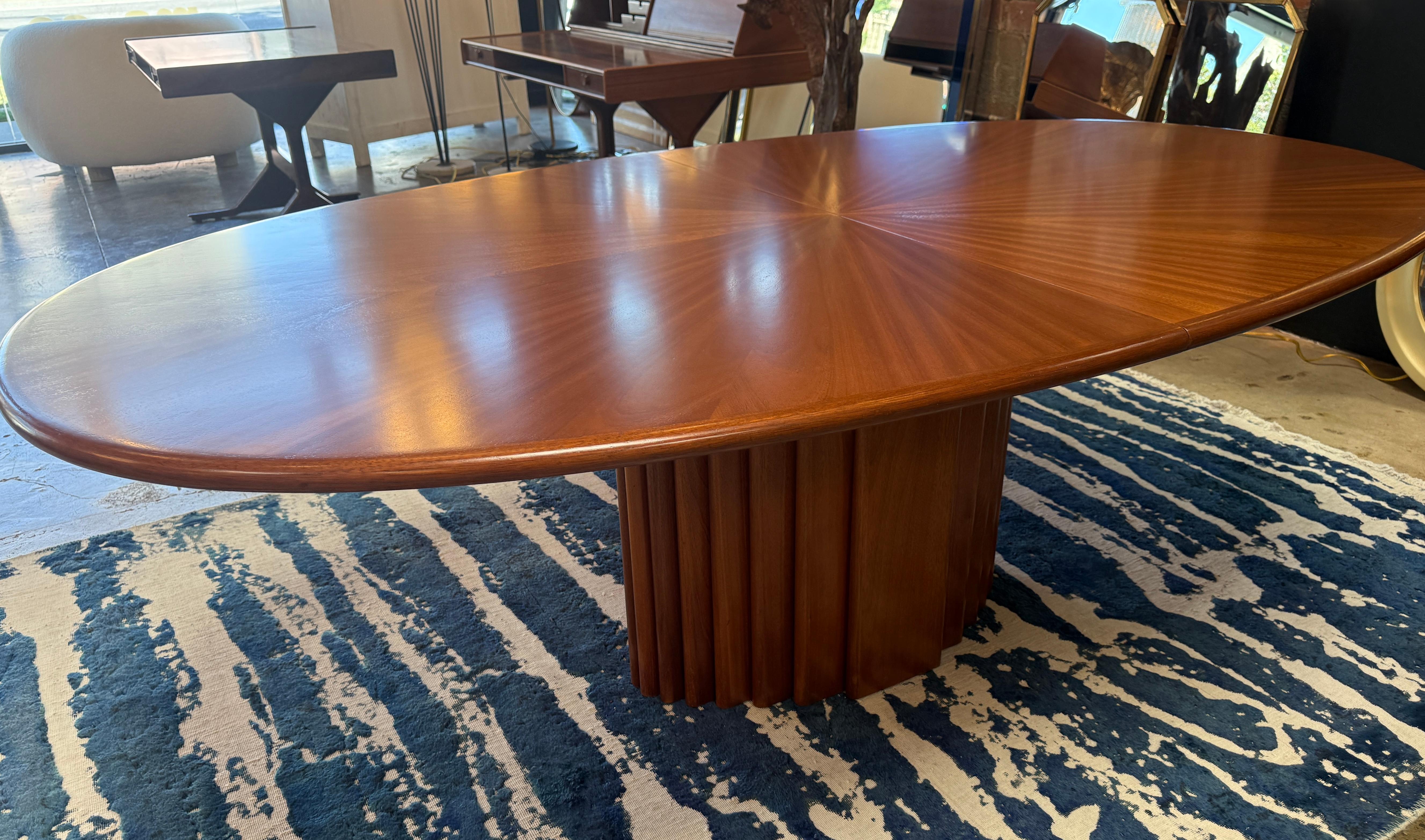 Modern Gianfranco Frattini Oval Dining Table in Walnut with Extension, Italy, 1970s For Sale