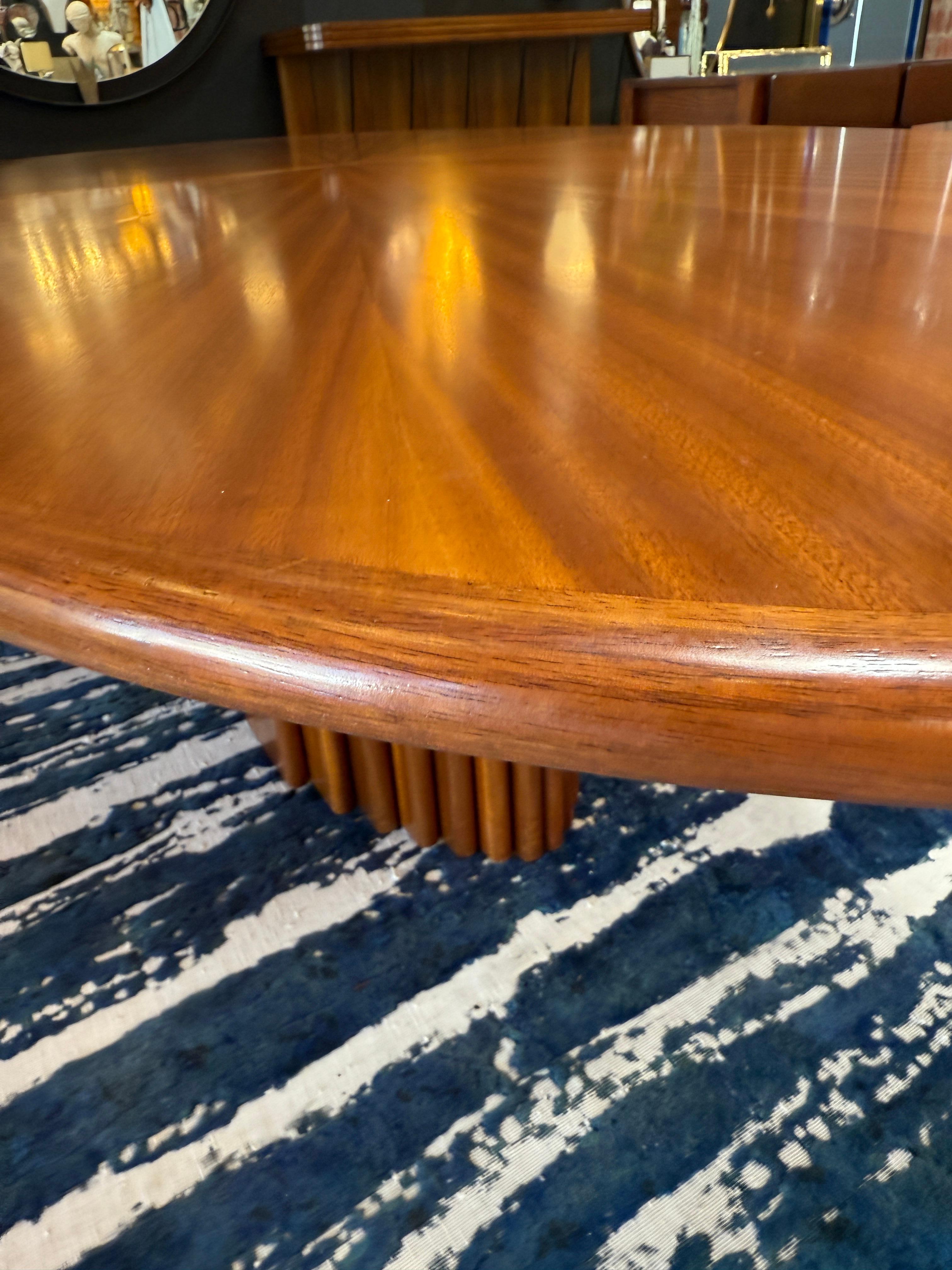 Gianfranco Frattini Oval Dining Table in Walnut with Extension, Italy, 1970s In Good Condition For Sale In Los Angeles, CA
