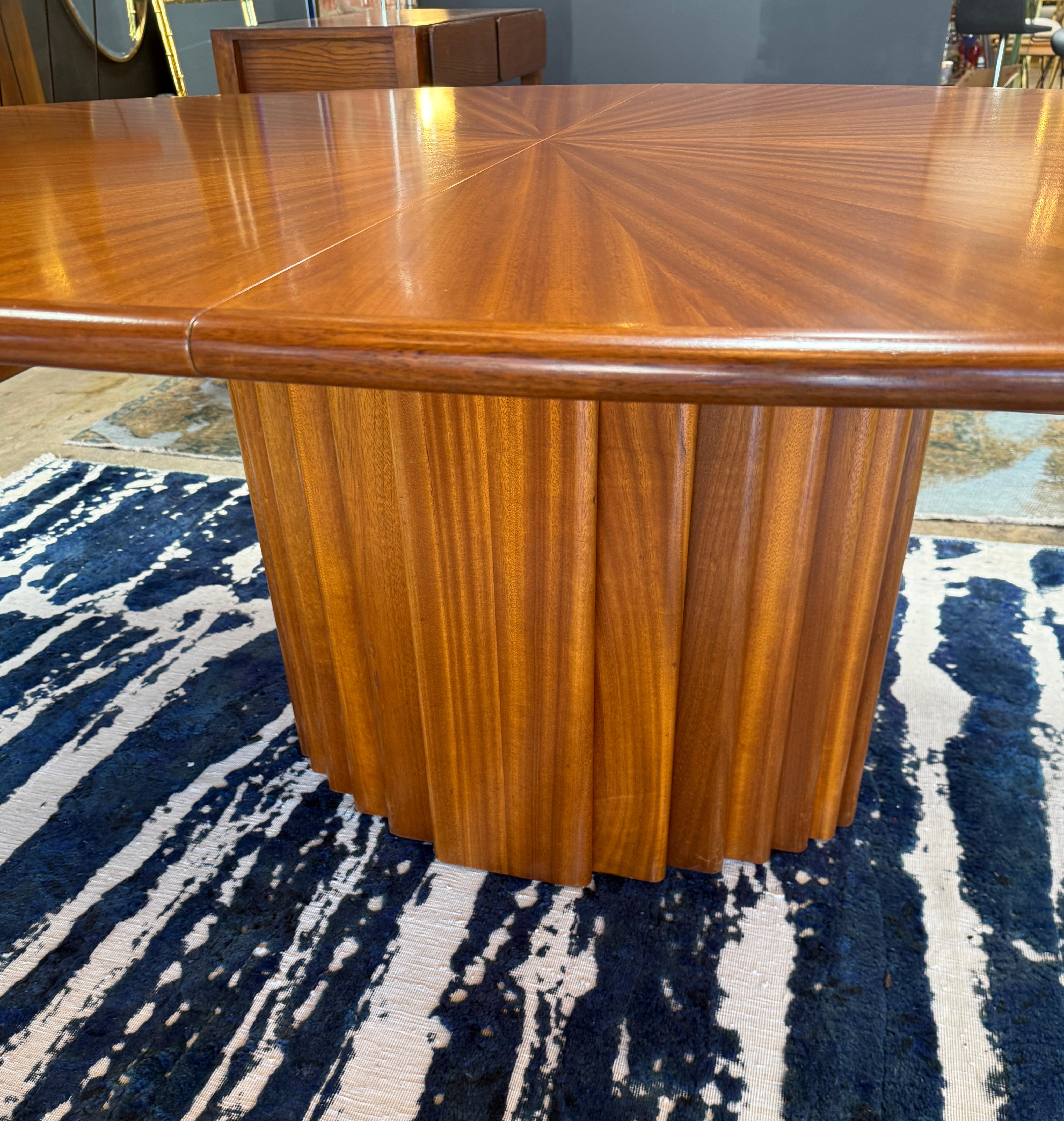 Gianfranco Frattini Oval Dining Table in Walnut with Extension, Italy, 1970s For Sale 1