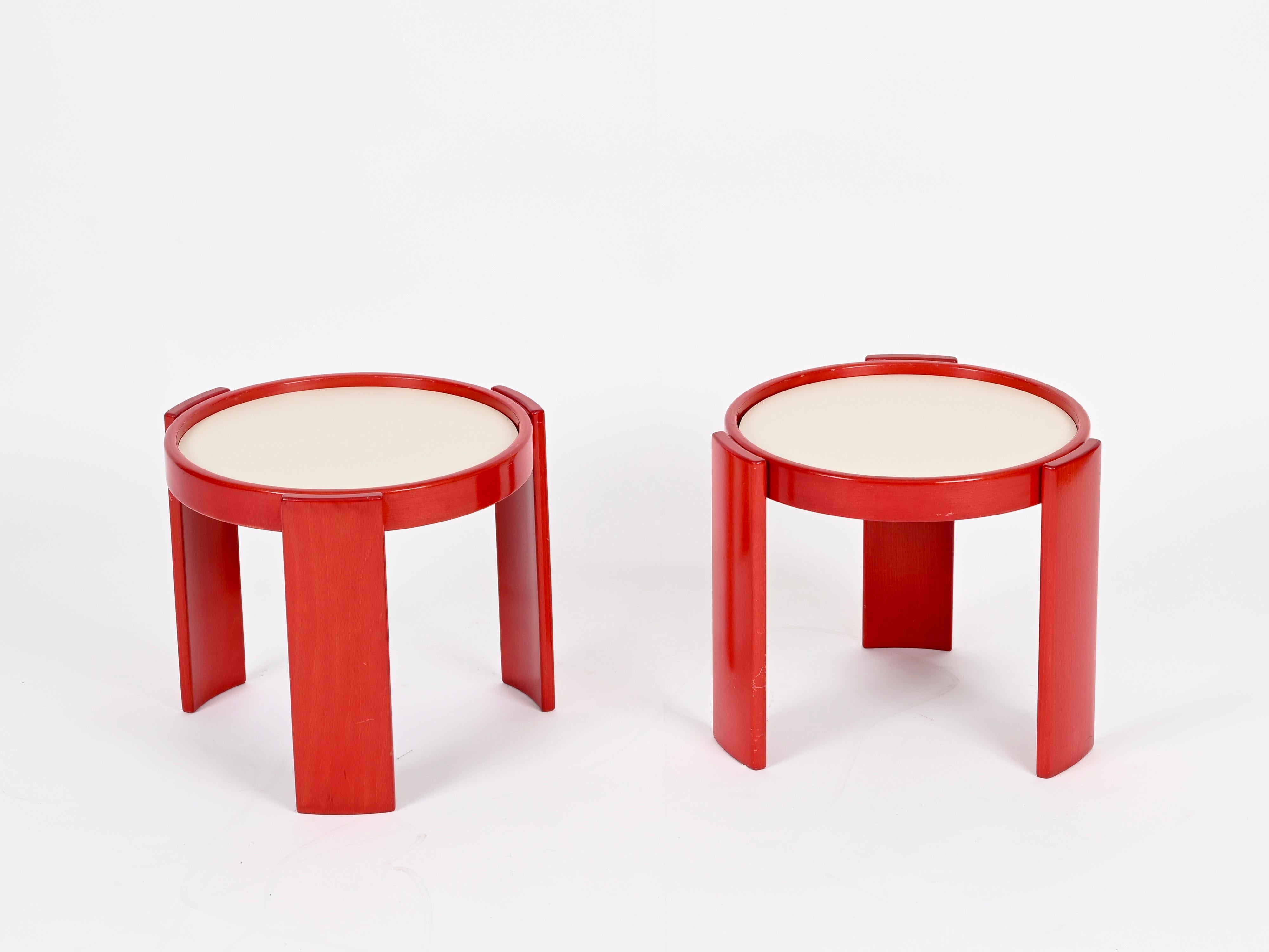 Gianfranco Frattini Pair of 780 Red Tables for Cassina, Italy, 1960s en vente 3