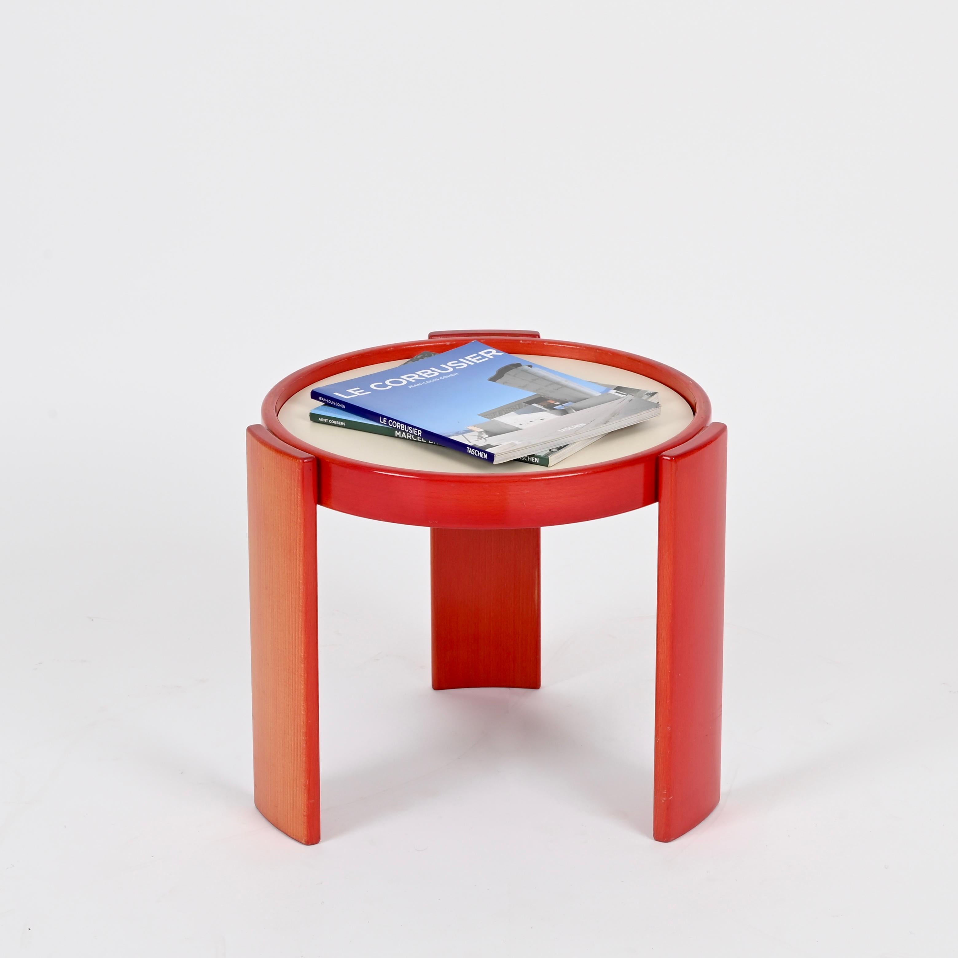 Gianfranco Frattini Pair of 780 Red Tables for Cassina, Italy, 1960s en vente 6