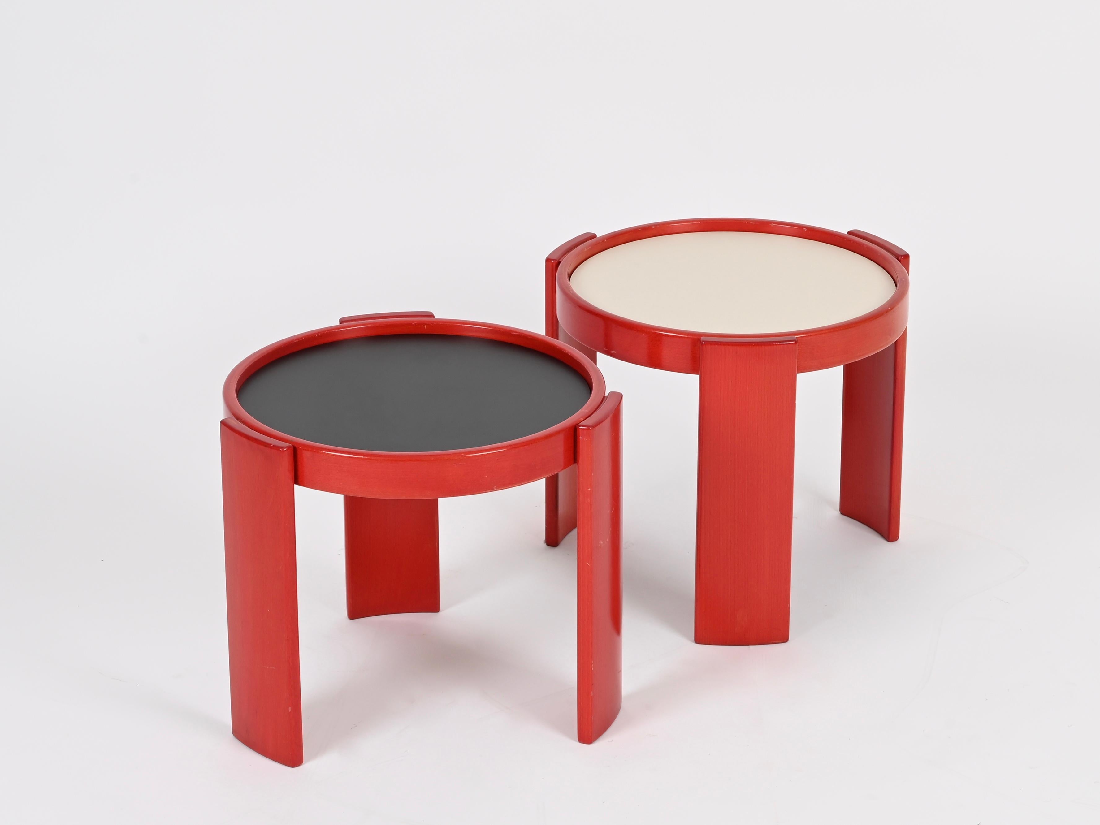 Gianfranco Frattini Pair of 780 Red Tables for Cassina, Italy, 1960s en vente 7