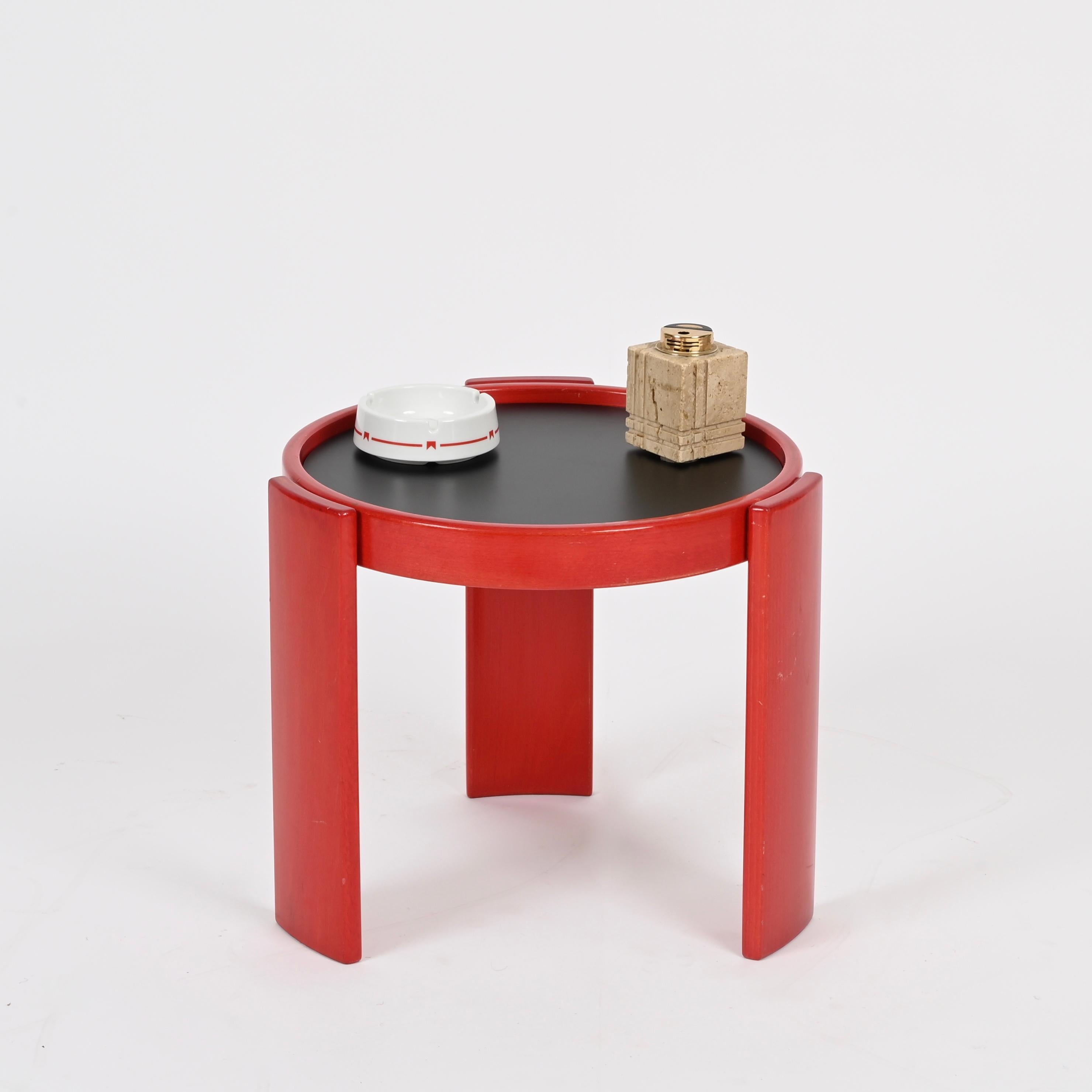 Gianfranco Frattini Pair of 780 Red Tables for Cassina, Italy, 1960s en vente 8