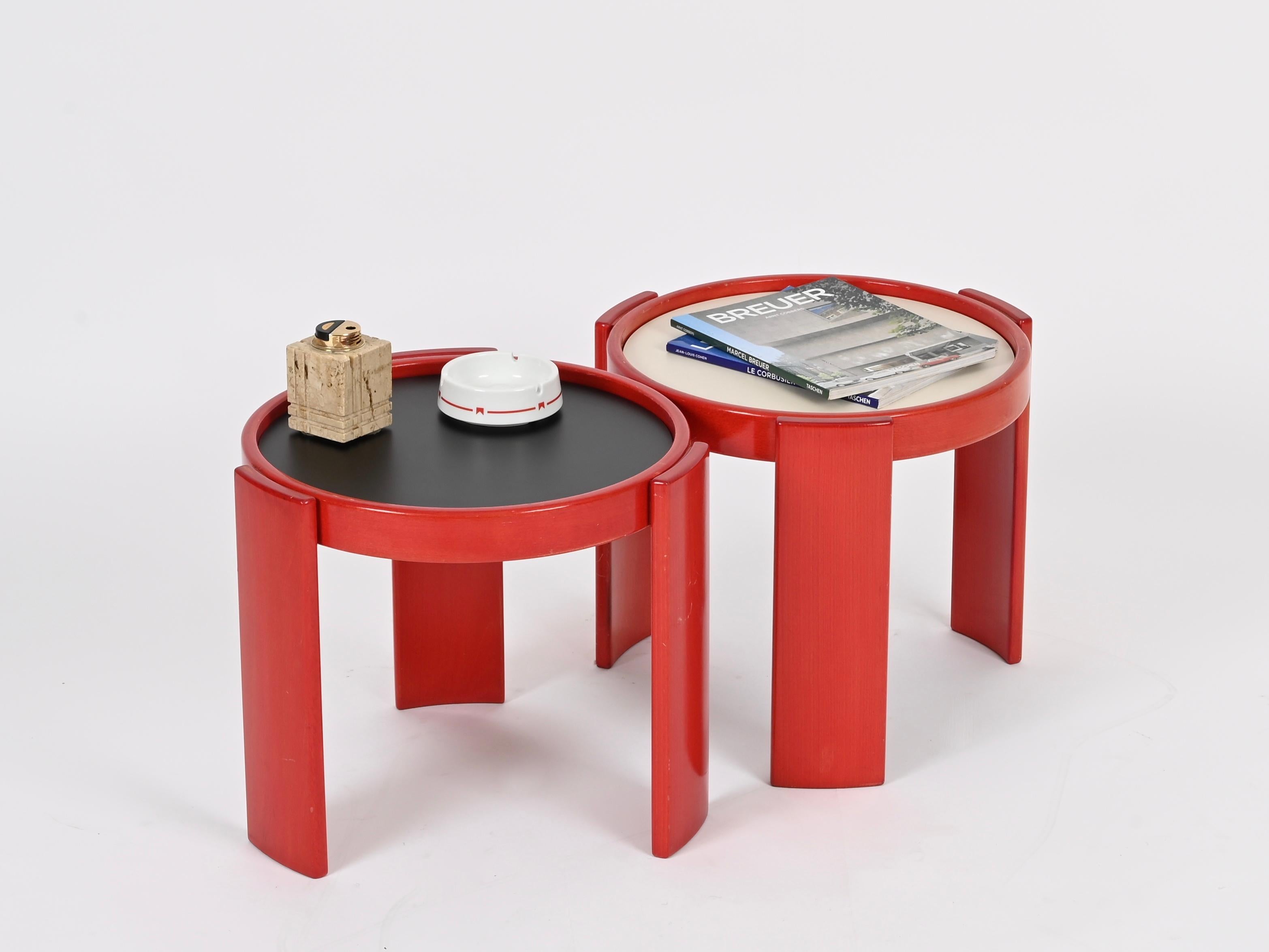 italien Gianfranco Frattini Pair of 780 Red Tables for Cassina, Italy, 1960s en vente