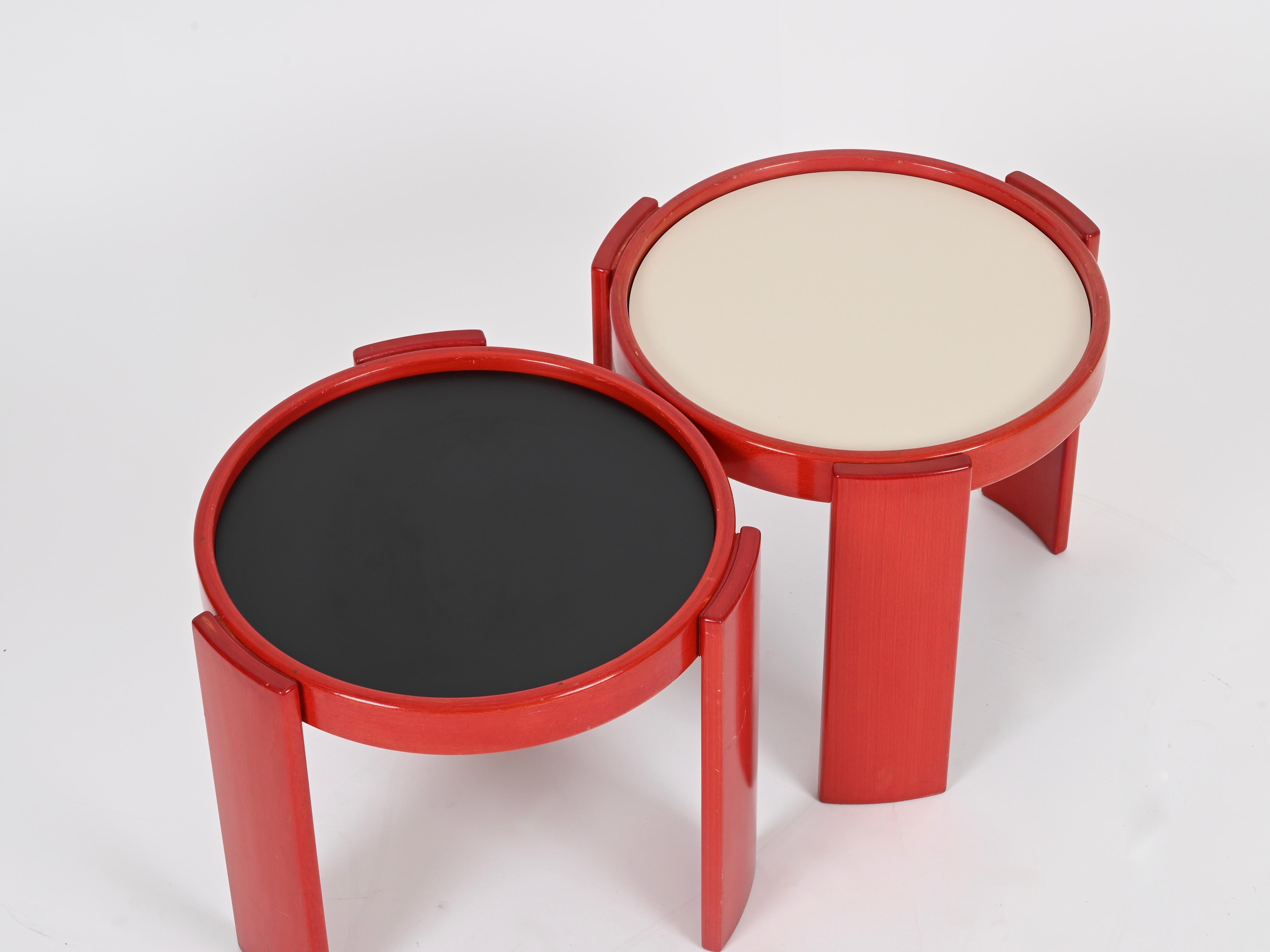 Fait main Gianfranco Frattini Pair of 780 Red Tables for Cassina, Italy, 1960s en vente