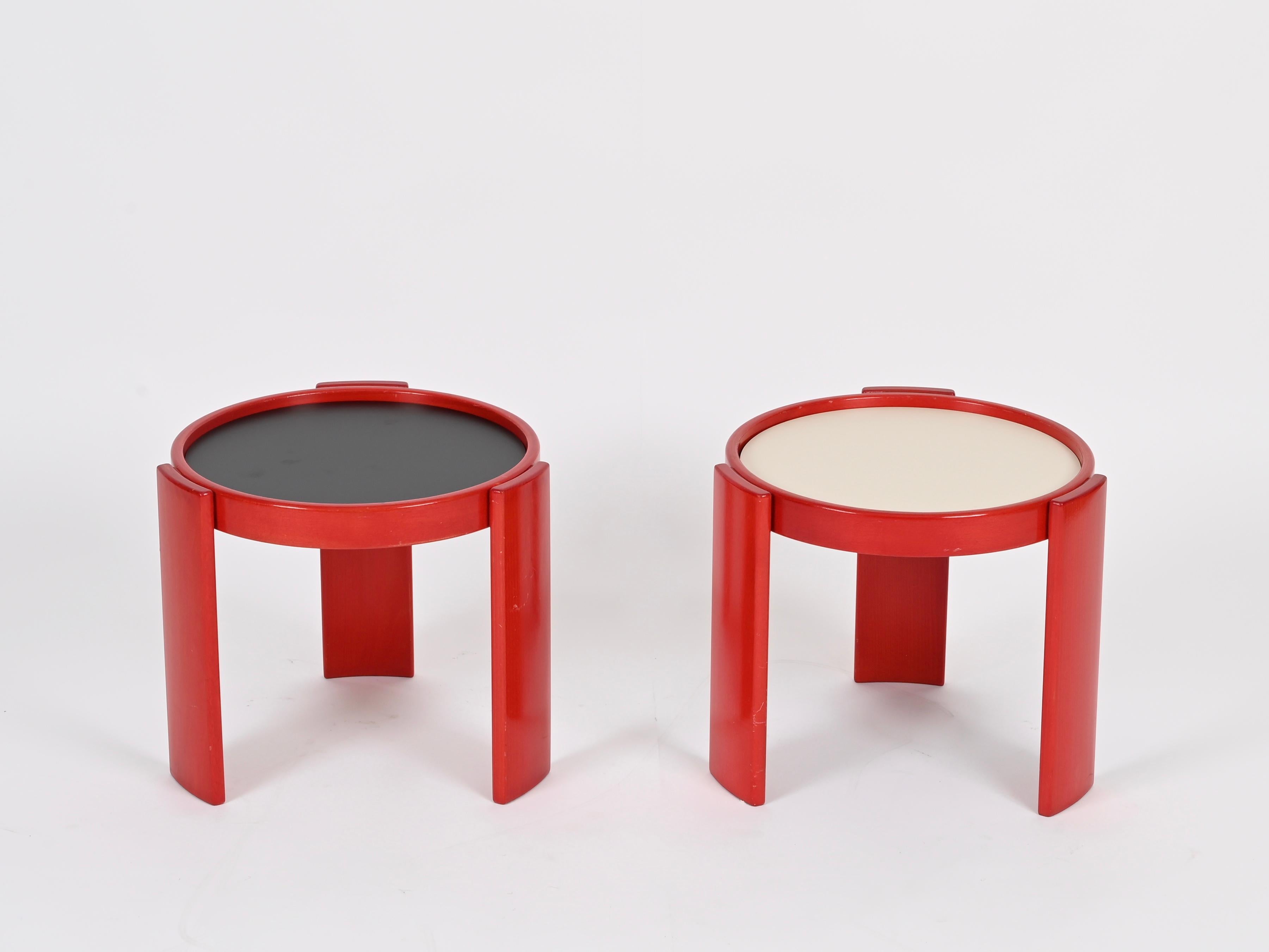 Milieu du XXe siècle Gianfranco Frattini Pair of 780 Red Tables for Cassina, Italy, 1960s en vente