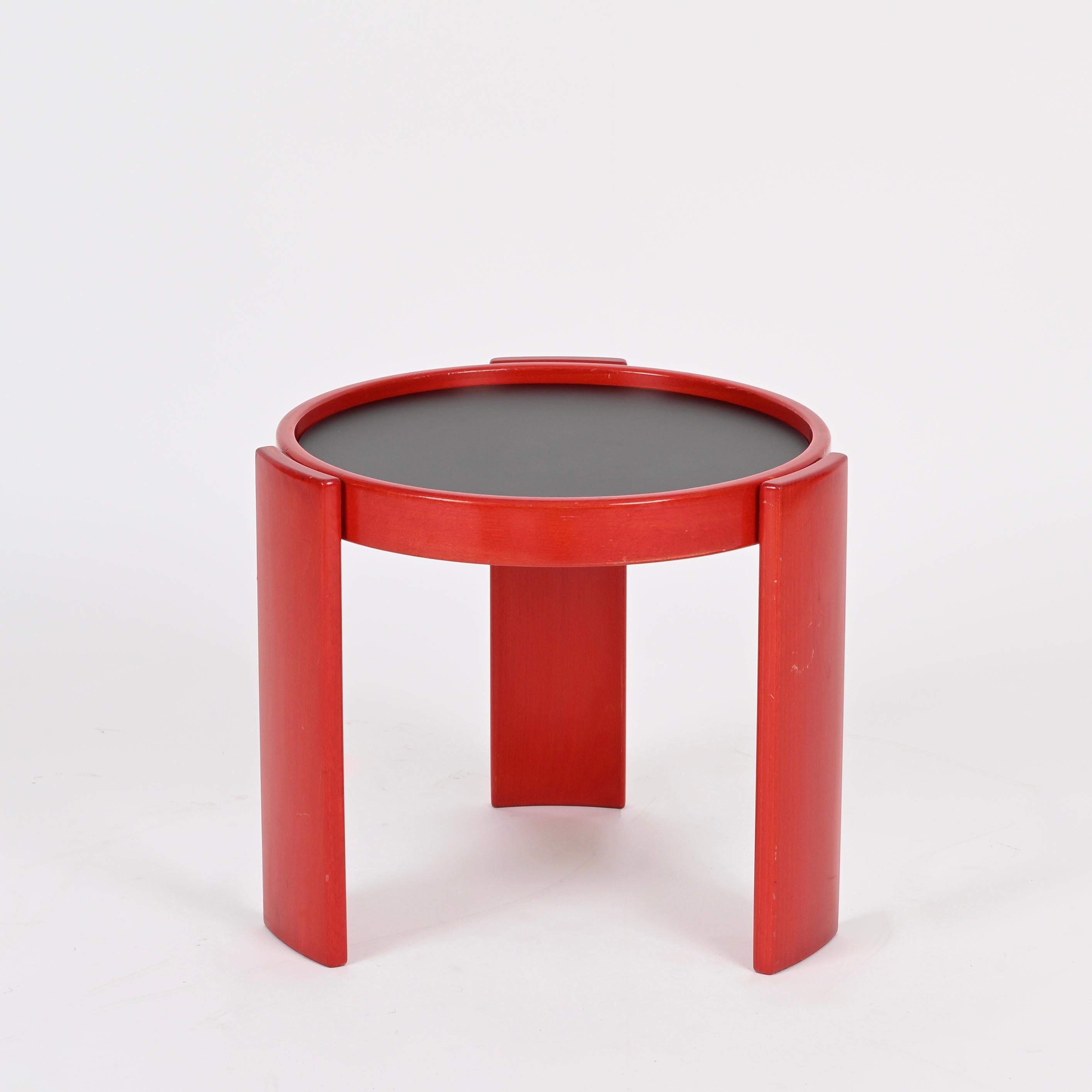 Gianfranco Frattini Pair of 780 Red Tables for Cassina, Italy, 1960s en vente 1