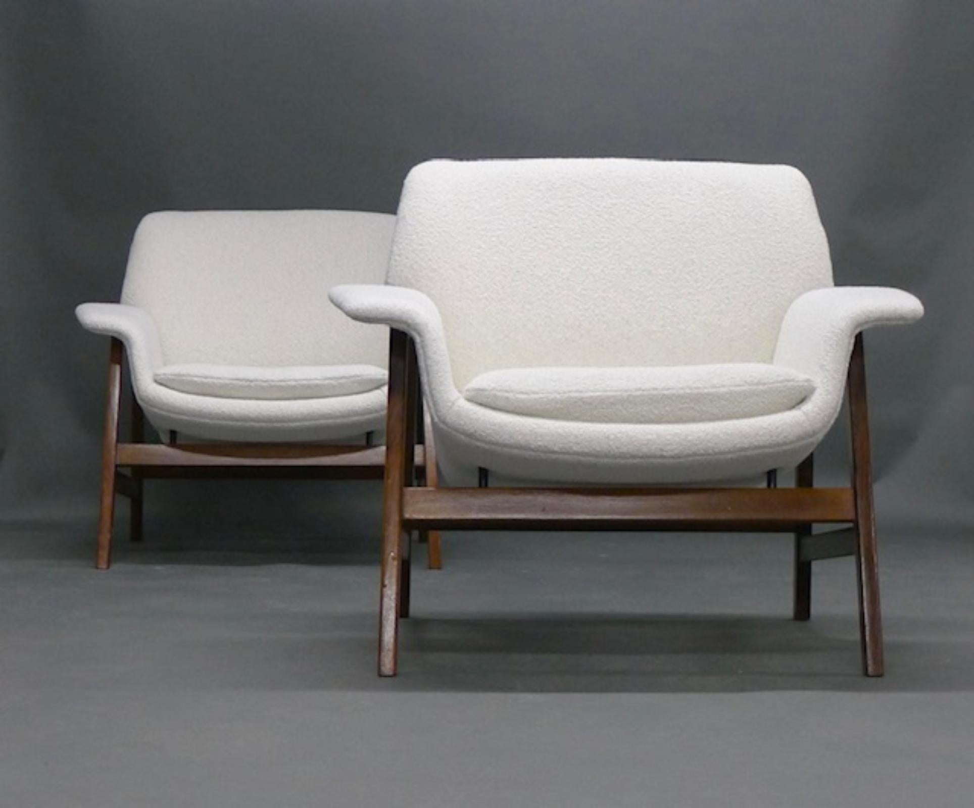 Stunning pair of lounge chairs, designed by Gianfranco Frattini and produced by Cassina, 1950s.

Model 849 in walnut, newly reupholstered in white bouclé fabric

74cm high, 84cm wide, 70cm deep, seat height 42cm

Price is for 2 chairs