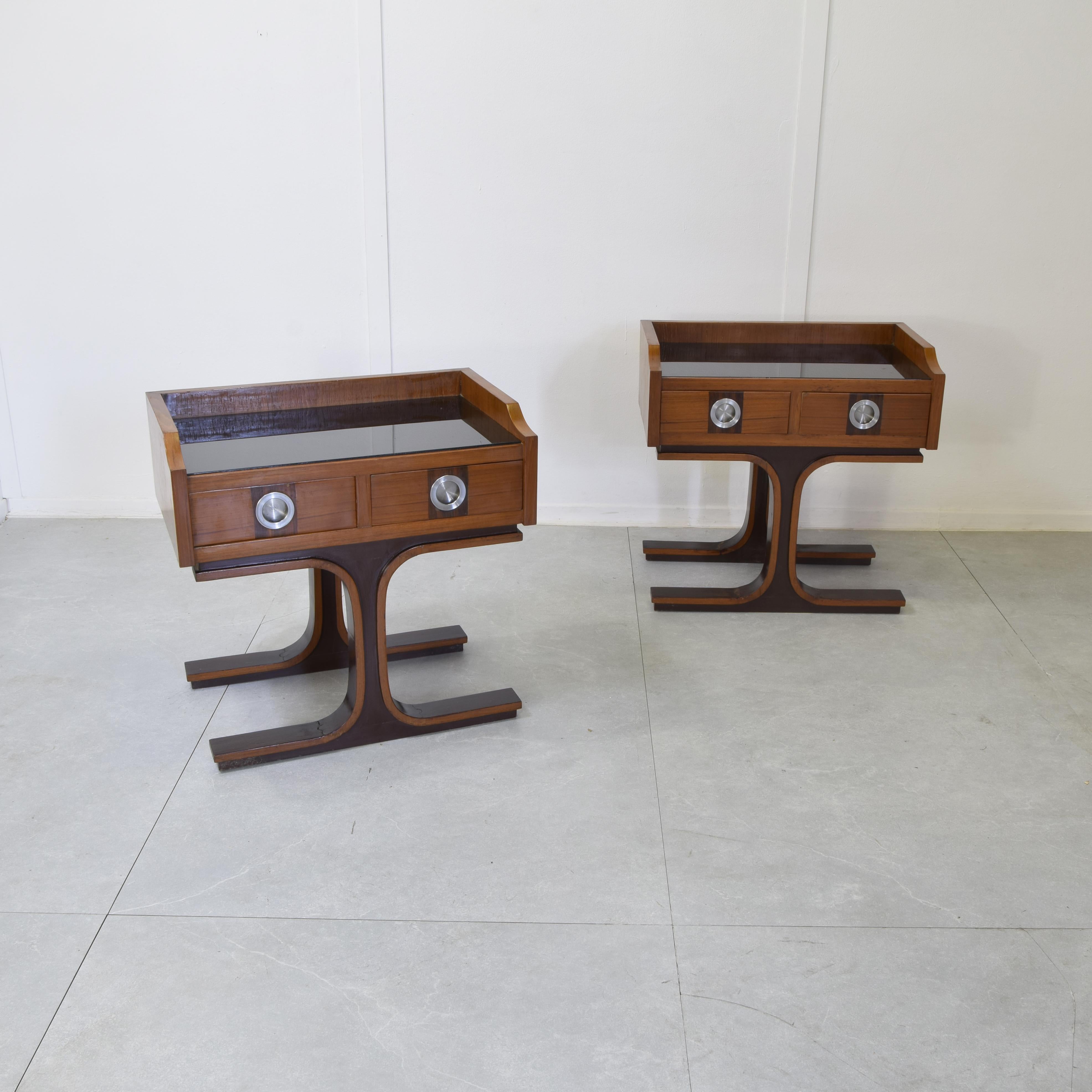 Mid-Century Modern Gianfranco Frattini pair of nightstands 1960s en vente