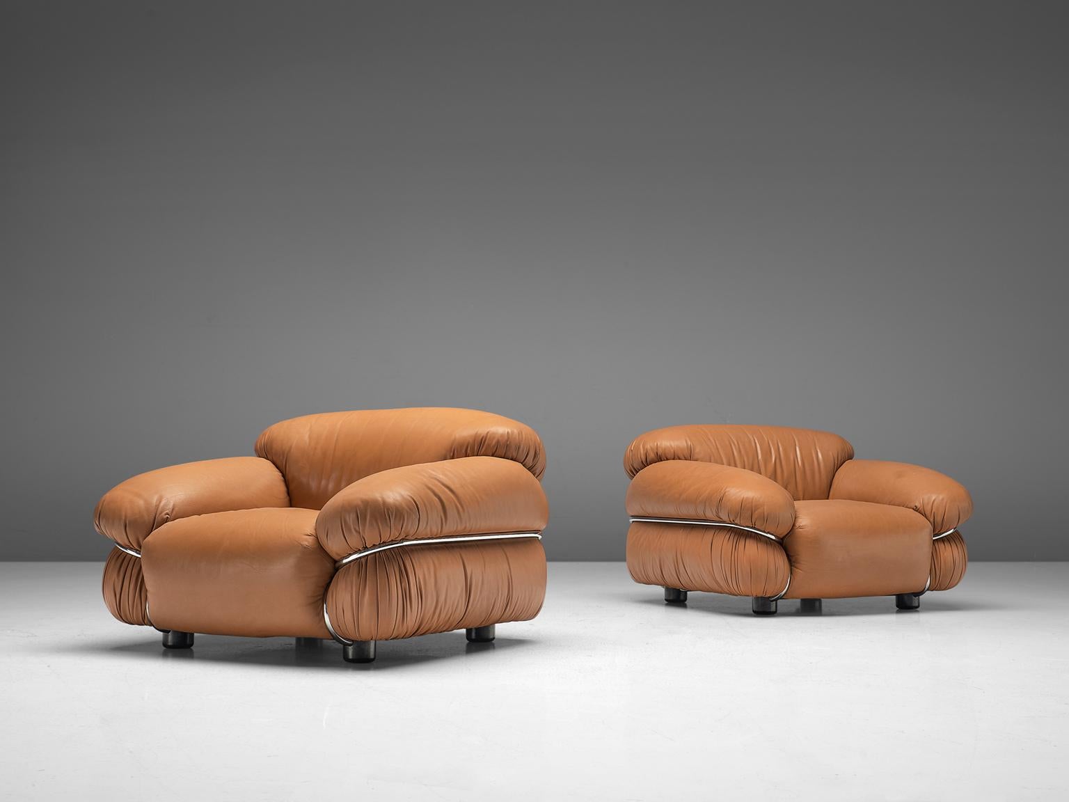 Gianfranco Frattini for Cassina, set of 2 'Sesann' lounge chairs, cognac leather and chrome plated steel, Italy, 1969.

These postmodern lounge chairs is designed by Gianfranco Frattini, the 'Sesann' works from the idea of informal sitting where