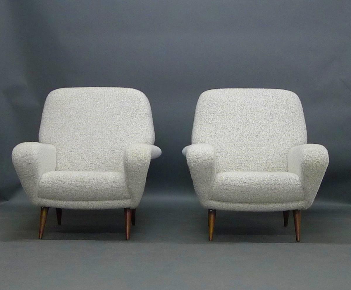Pair of elegant model 830 armchairs, designed in the 1950s by Gianfranco Frattini and manufactured by Cassina.

Each chair is supported on tapering conical wood legs, and measures 85cm high, 83cm wide and 96cm deep.

Reupholstered to the highest