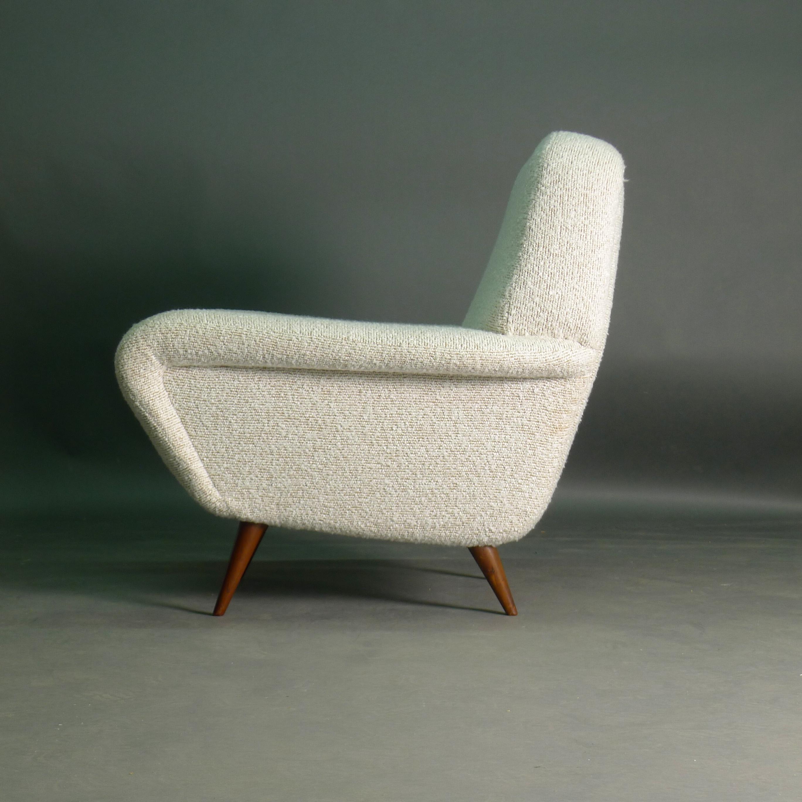 Mid-20th Century Gianfranco Frattini, Pair of Upholstered Armchairs, model 830, by Cassina, 1950s For Sale