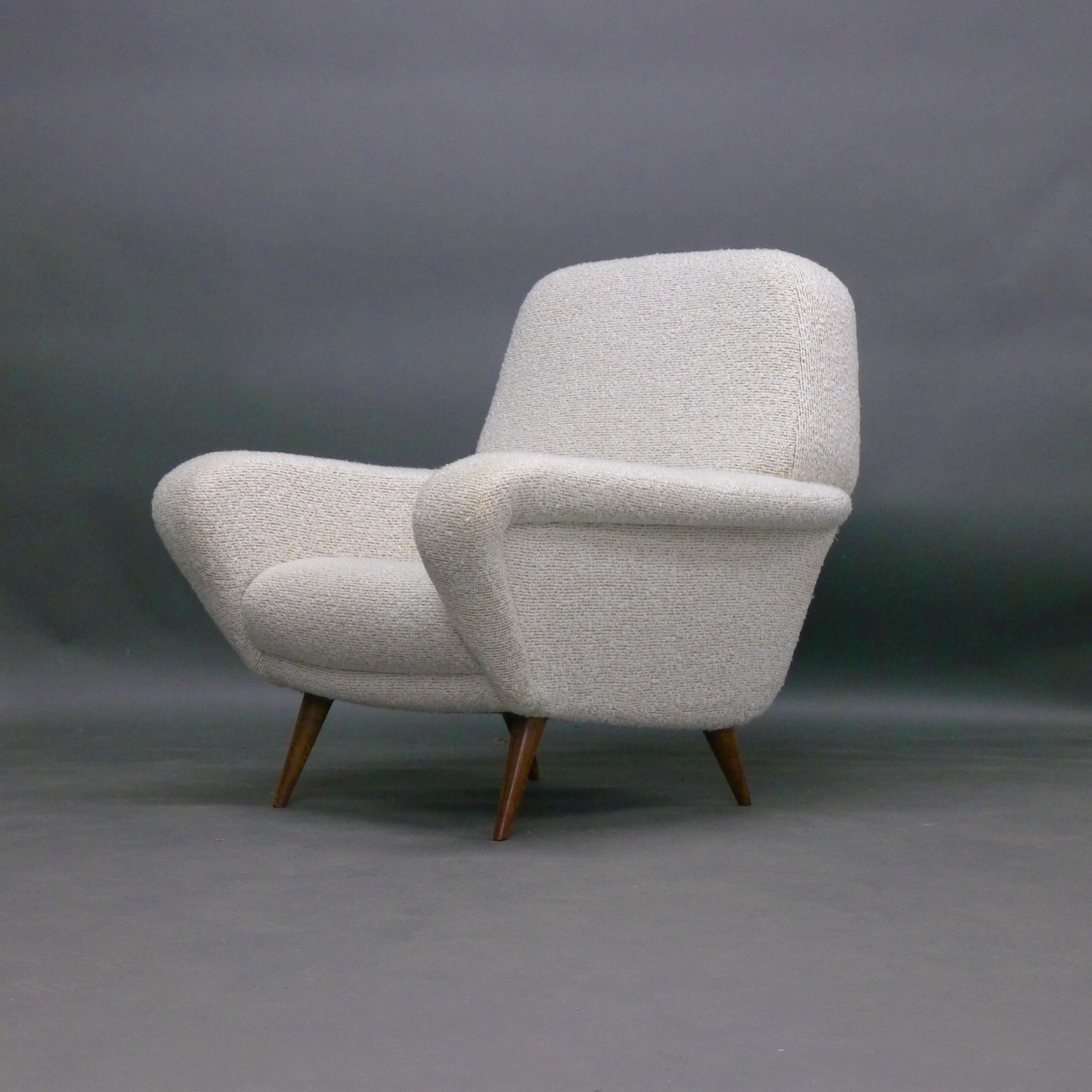 Upholstery Gianfranco Frattini, Pair of Upholstered Armchairs, model 830, by Cassina, 1950s For Sale