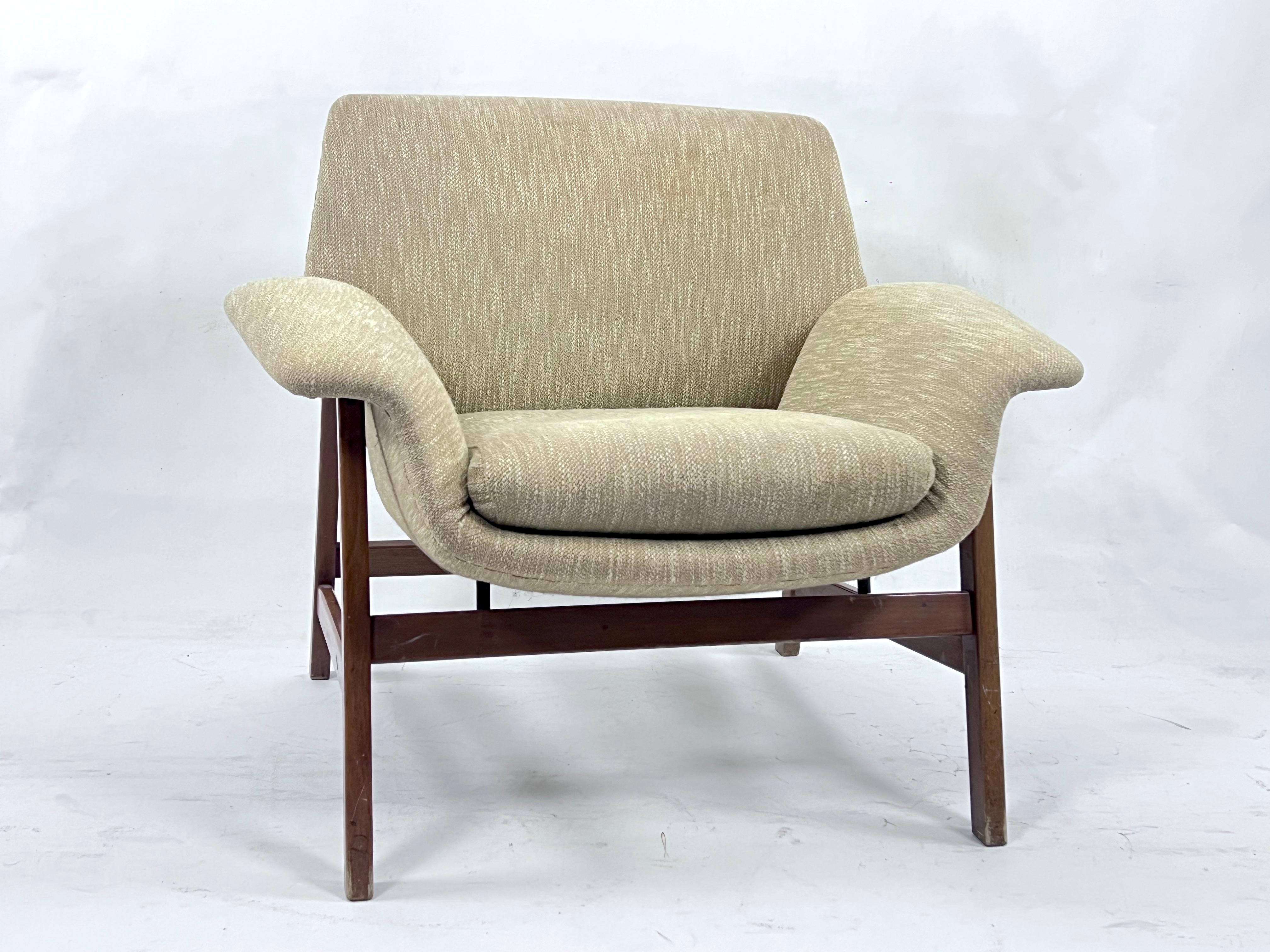 First serie of model 849 armchair designed by Gianfranco Frattini for Figli di Amedeo Cassina (label). Great vintage condition with normal trace of age and use.