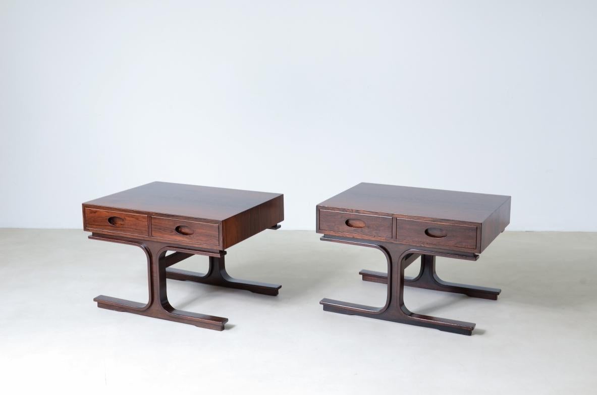 COD-Z152
Gianfranco Frattini (1926-2004)

Rare pair of coffee tables with curved wooden uprights and two drawers.

Manufacturing label

Bernini, 1957.

70 x 52 cm h 47 cm