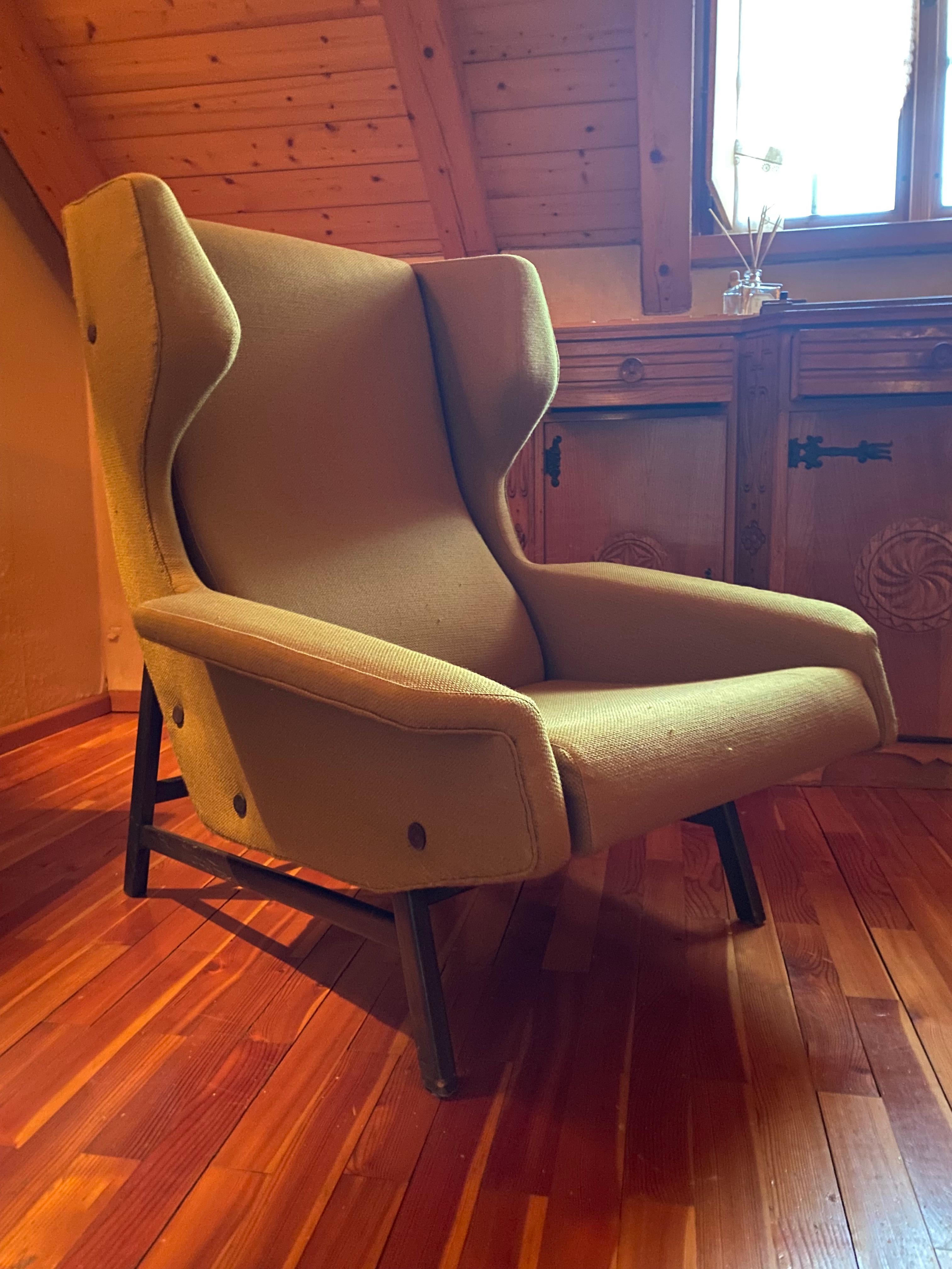 Gianfranco Frattini, Rare Pair of Wingback Armchairs Model 877, Cassina 1959 For Sale 3