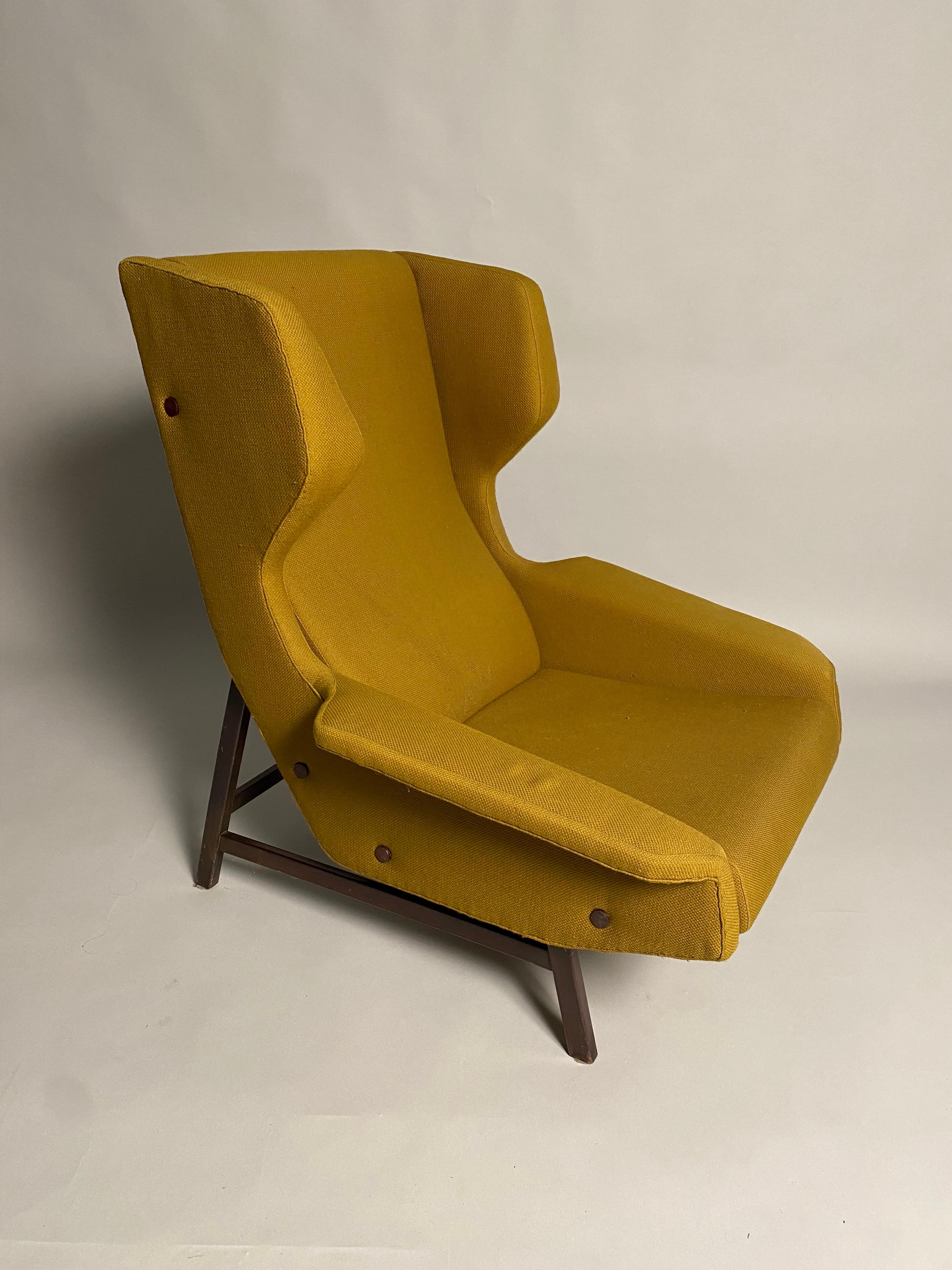 Fabric Gianfranco Frattini, Rare Pair of Wingback Armchairs Model 877, Cassina 1959 For Sale