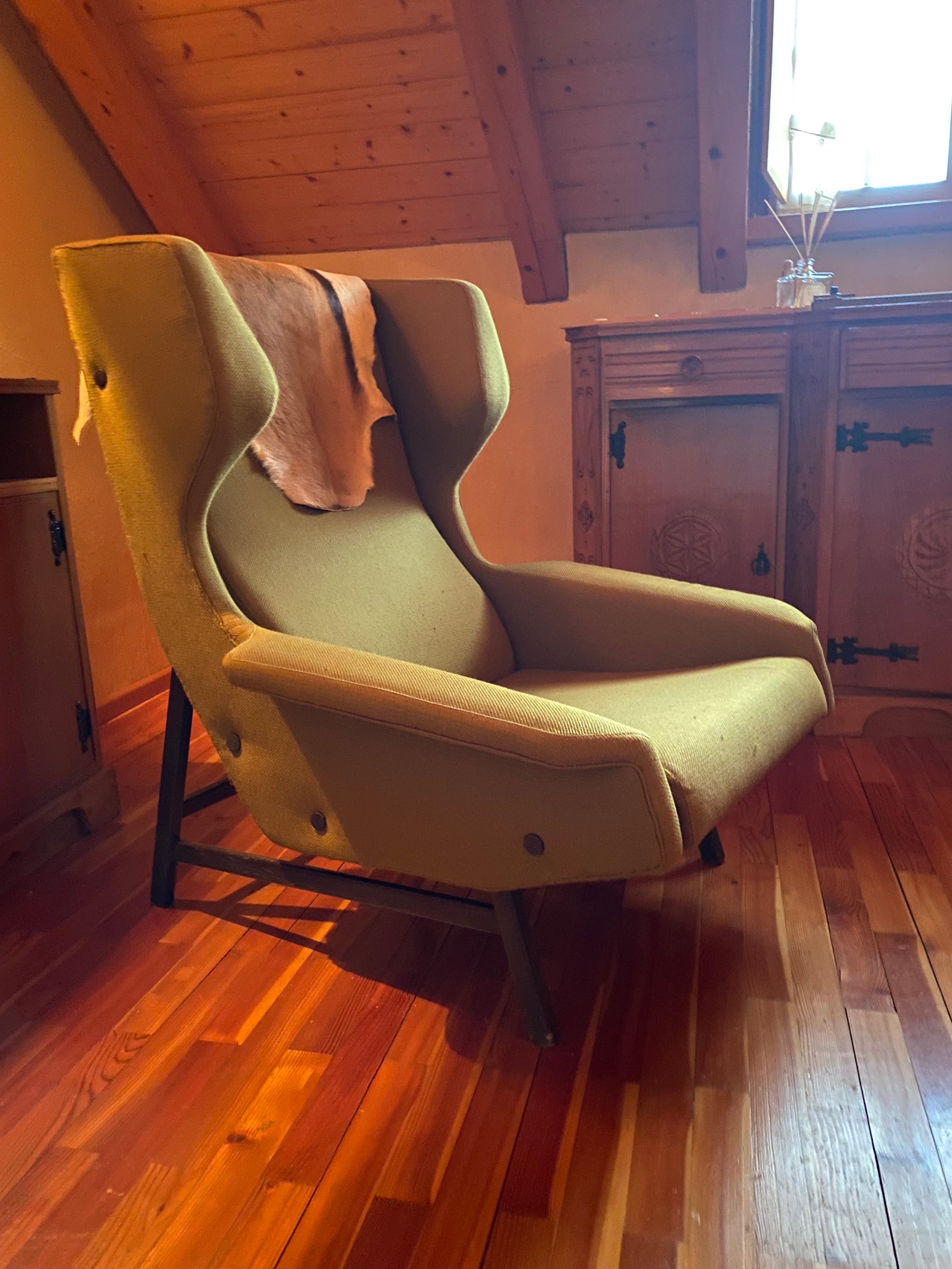 Gianfranco Frattini, Rare Pair of Wingback Armchairs Model 877, Cassina 1959 For Sale 2