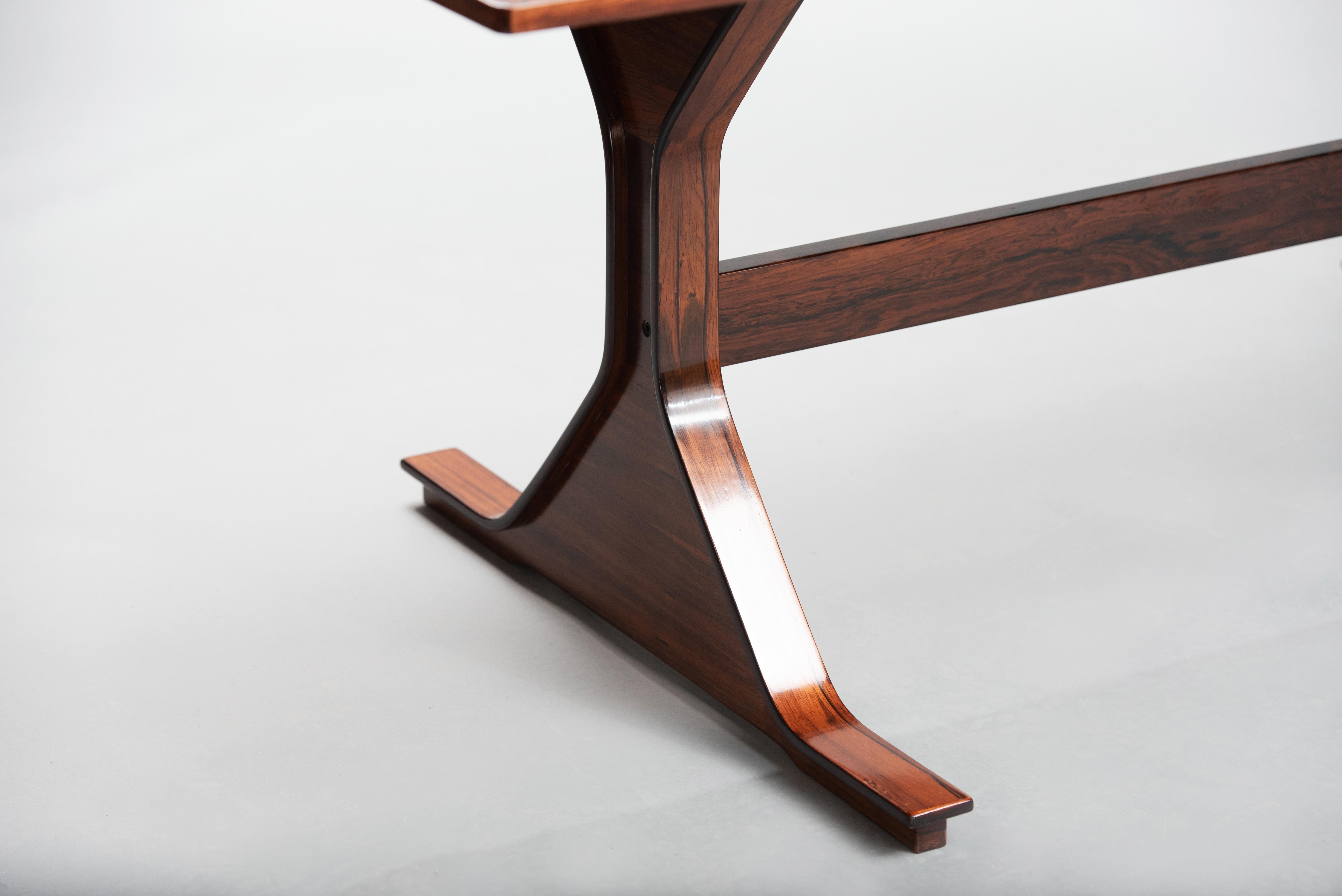 Varnished Gianfranco Frattini Rosewood Dining Table for Bernini Model 522