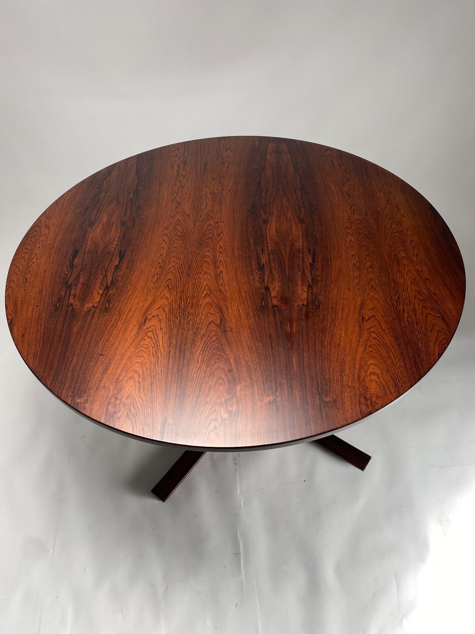 Gianfranco Frattini Rosewood Round Dining Table Mod. 522 for Bernini 1960s 1