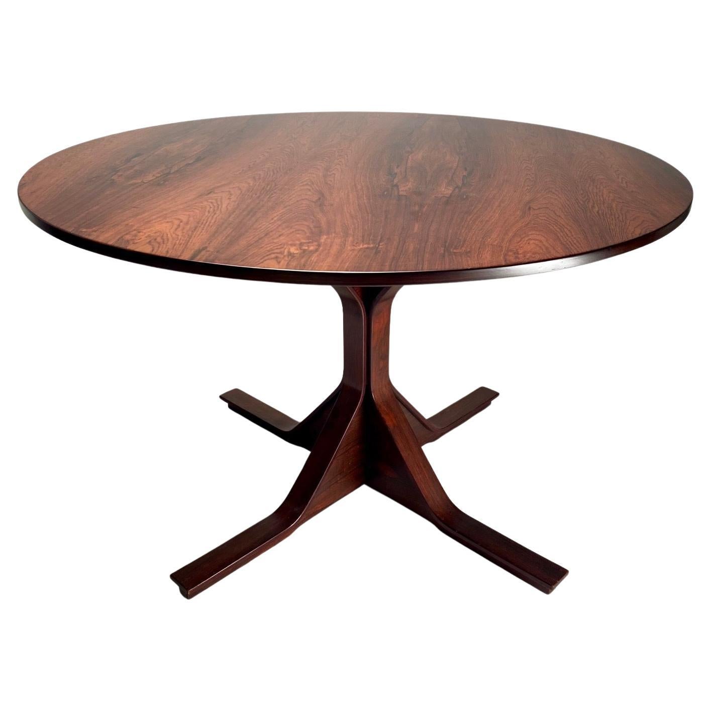 Gianfranco Frattini Rosewood Round Dining Table Mod. 522 for Bernini 1960s