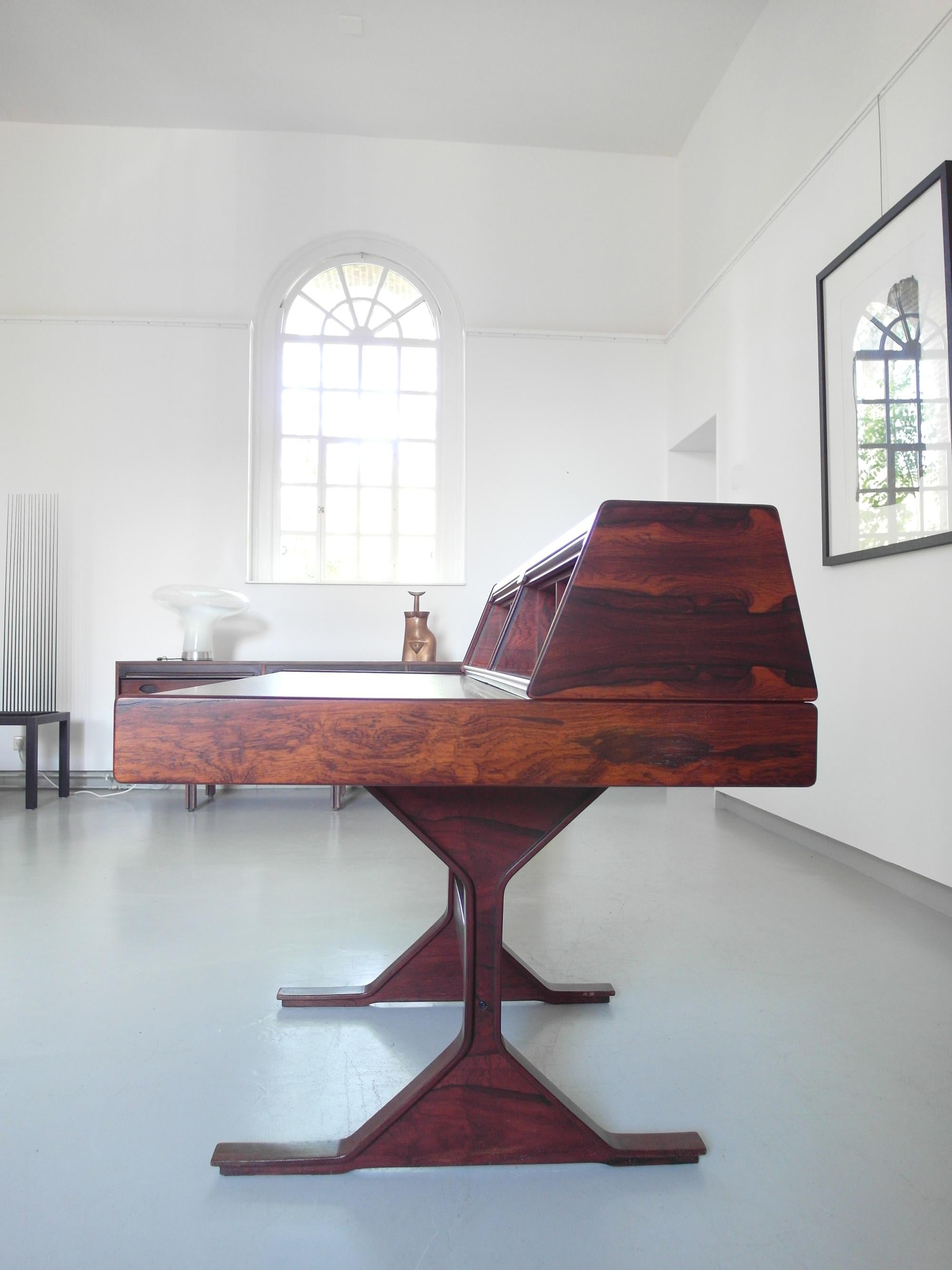 Mid-20th Century Gianfranco Frattini Rosewood Writing Desk for Bernini, Italy, 1957