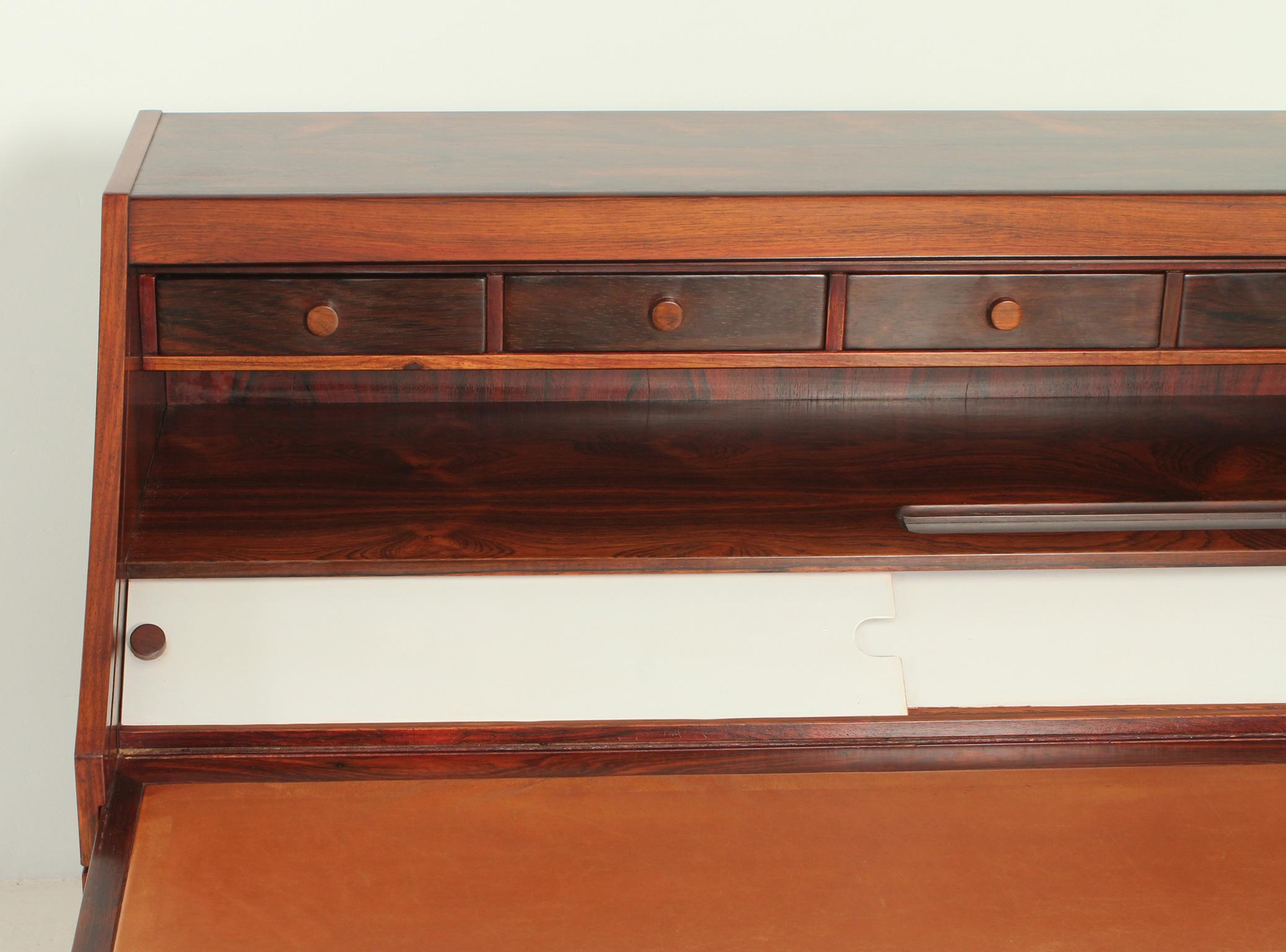 Schreibtisch aus Palisanderholz von Gianfranco Frattini für Bernini (Italienisch) im Angebot