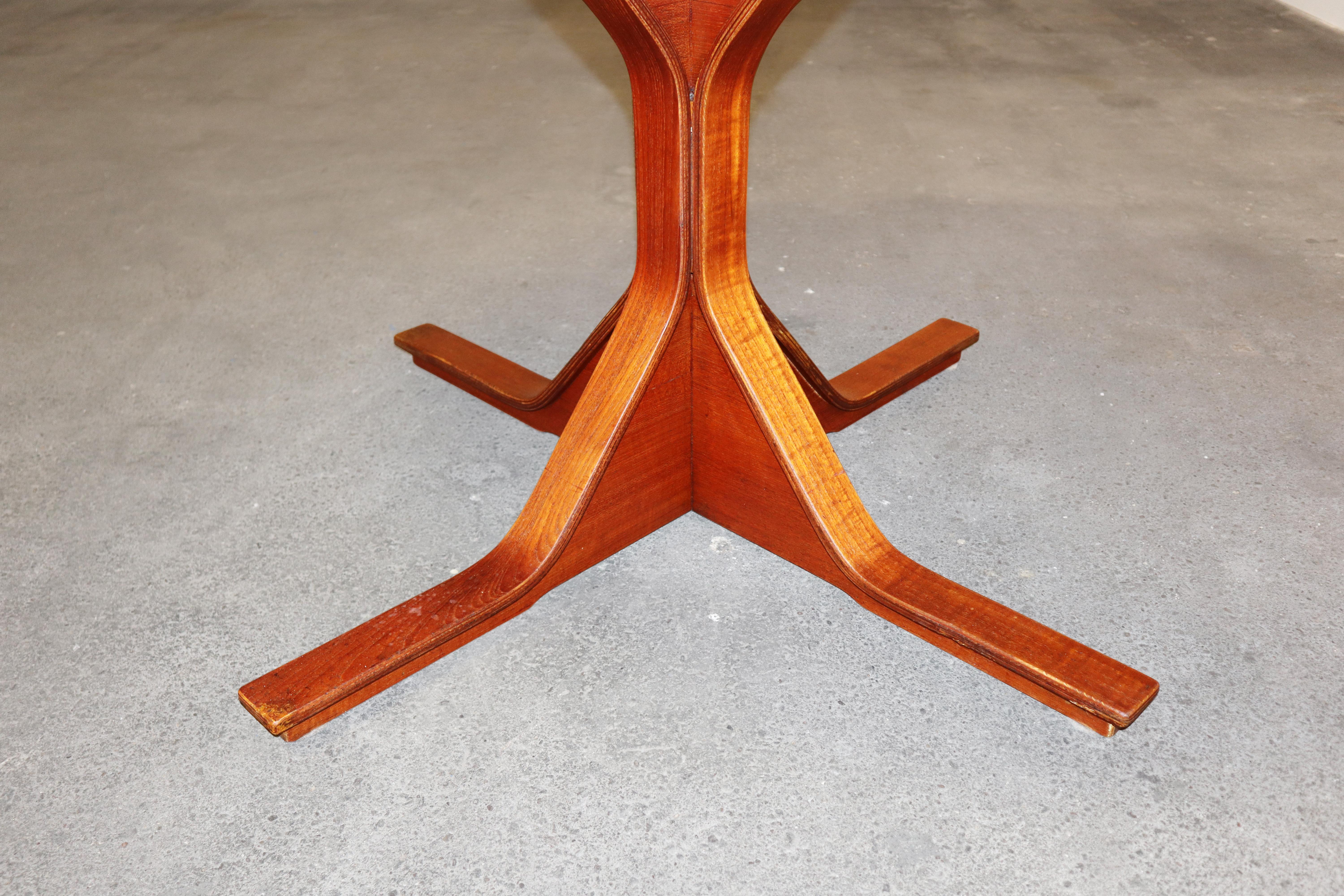 Table de salle à manger ronde Gianfranco Frattini pour Bernini en bois de feuillus exotique, modèle 522 en vente 4