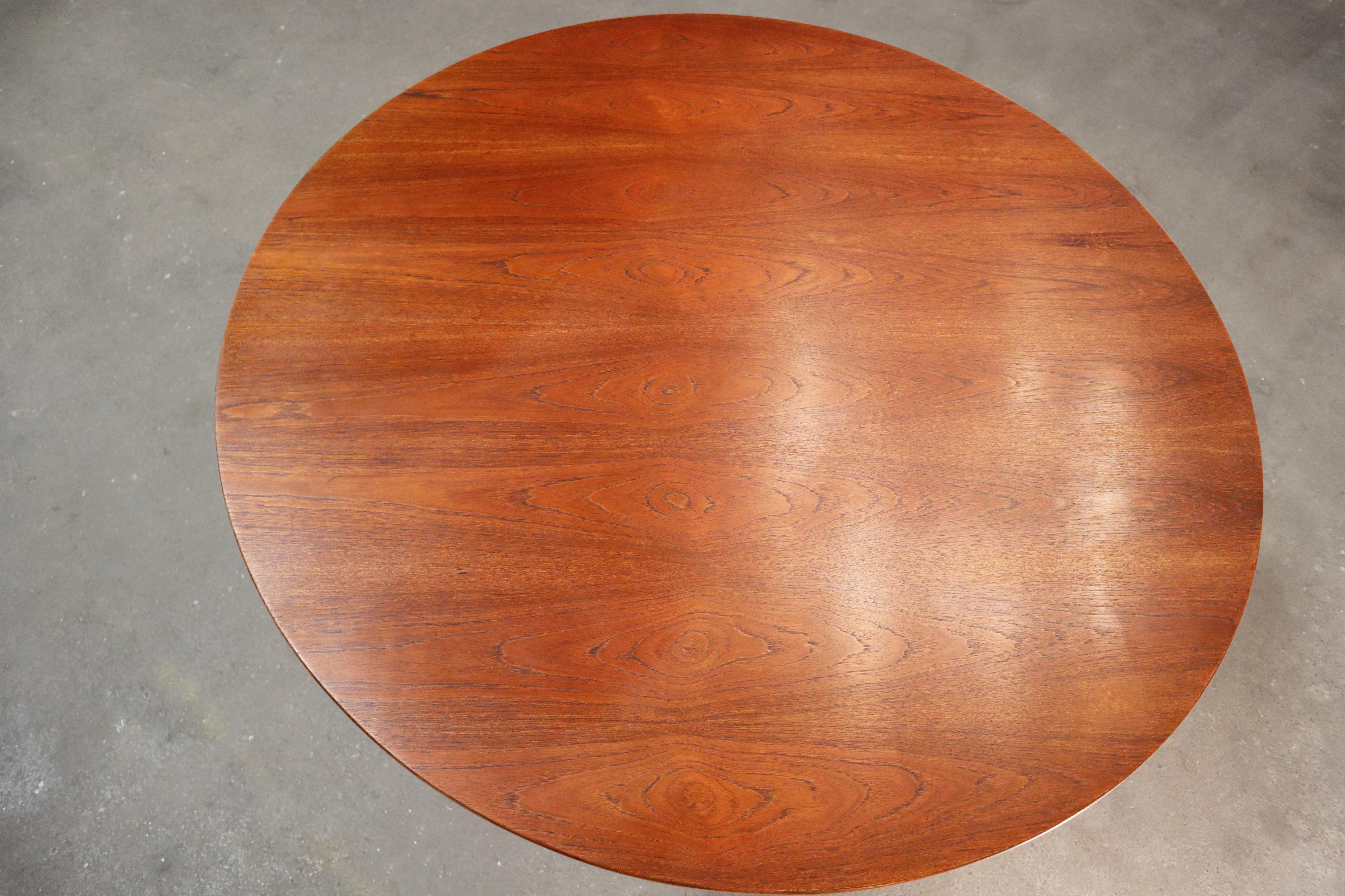 Gianfranco Frattini Round Dining Table for Bernini in Exotic Hardwood, Model 522 For Sale 8