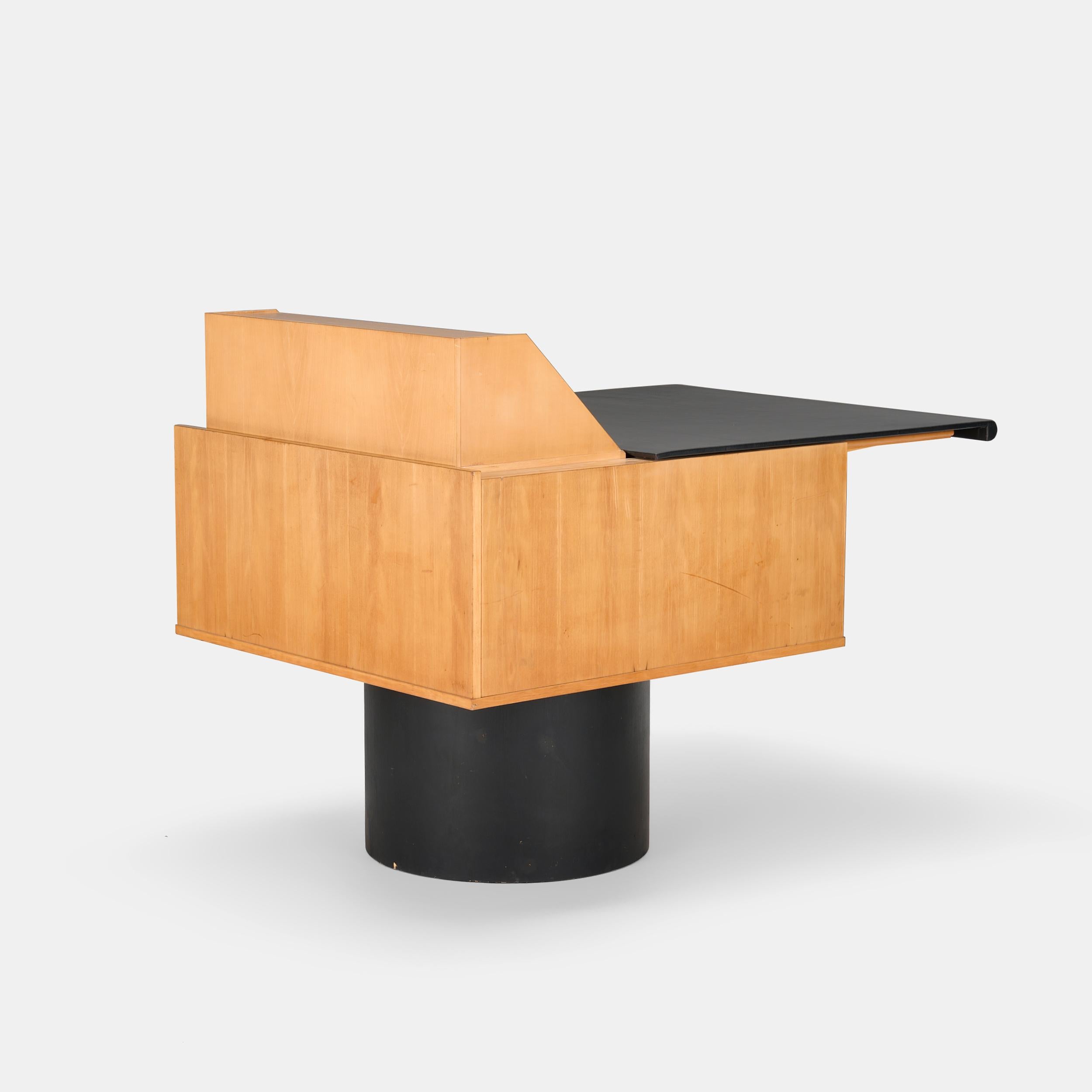 Gianfranco Frattini Sesamo desk for Bernini Italy, 1980s For Sale 2