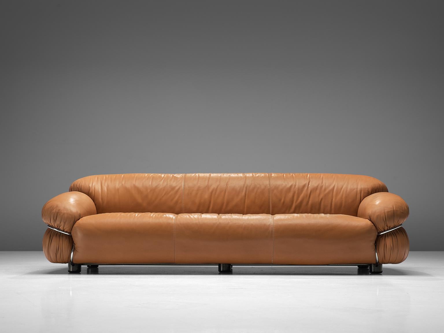 Gianfranco Frattini for Cassina, sofa 'Sesann', cognac leather and chrome-plated steel, Italy, 1969

This postmodern sofa is designed by Gianfranco Frattini, the 'Sesann' works from the idea of informal sitting where everything has a soft line and