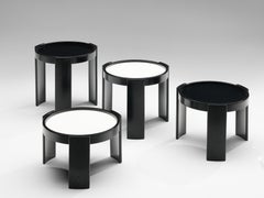 Gianfranco Frattini para Cassina Conjunto de mesas nido en blanco y negro
