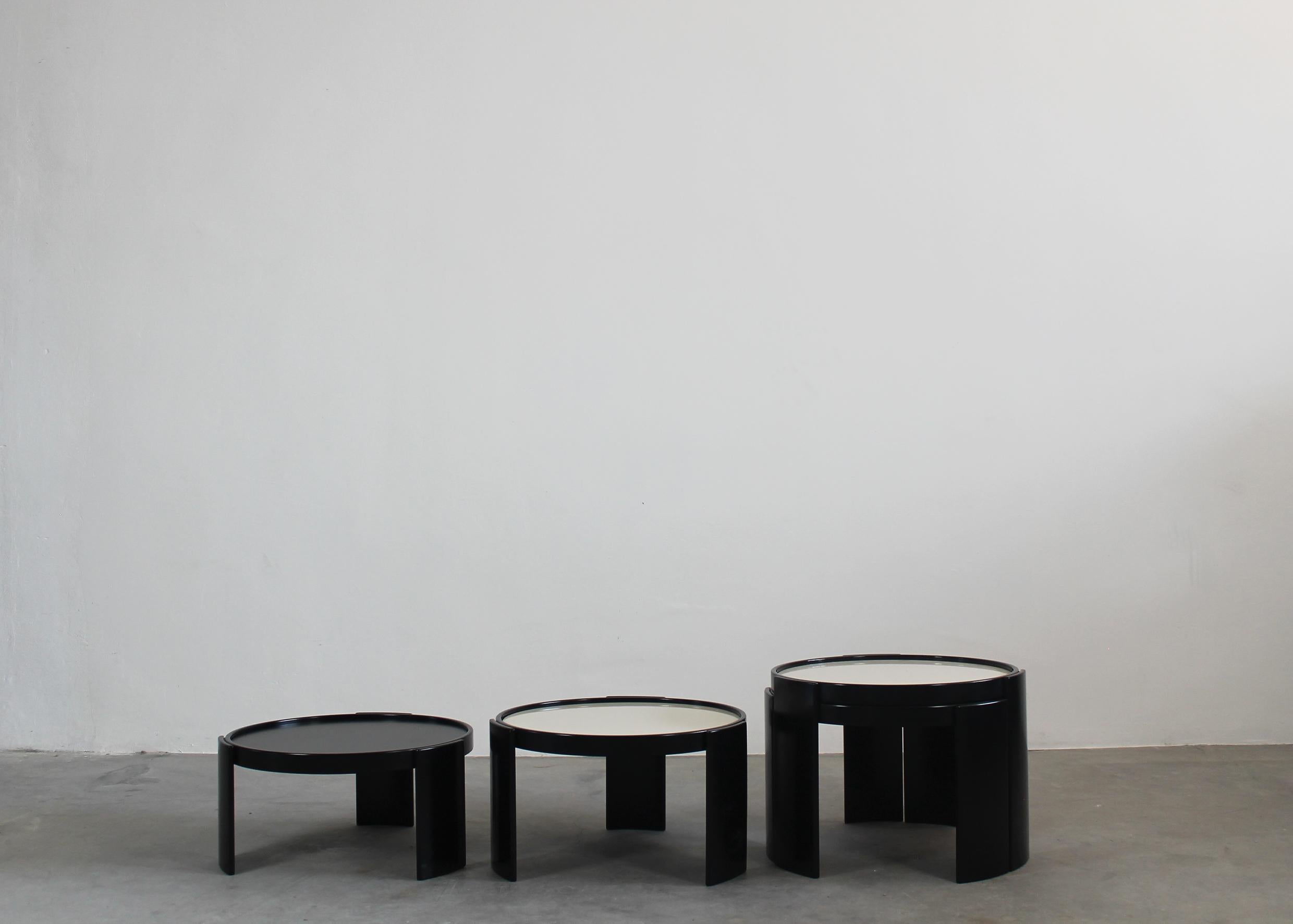 Lacquered Gianfranco Frattini Set of Four 780/783 Stacking Low Tables by Cassina 1960s