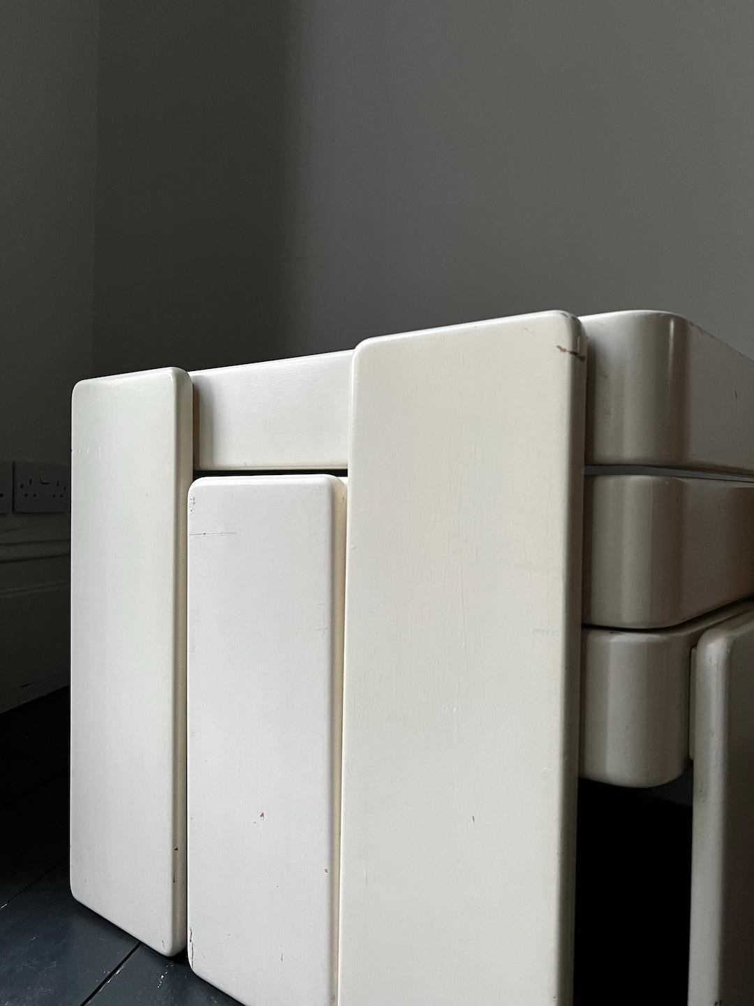 Italian Gianfranco Frattini Set of Three Nesting Tables in Off White with Tinted Glass For Sale