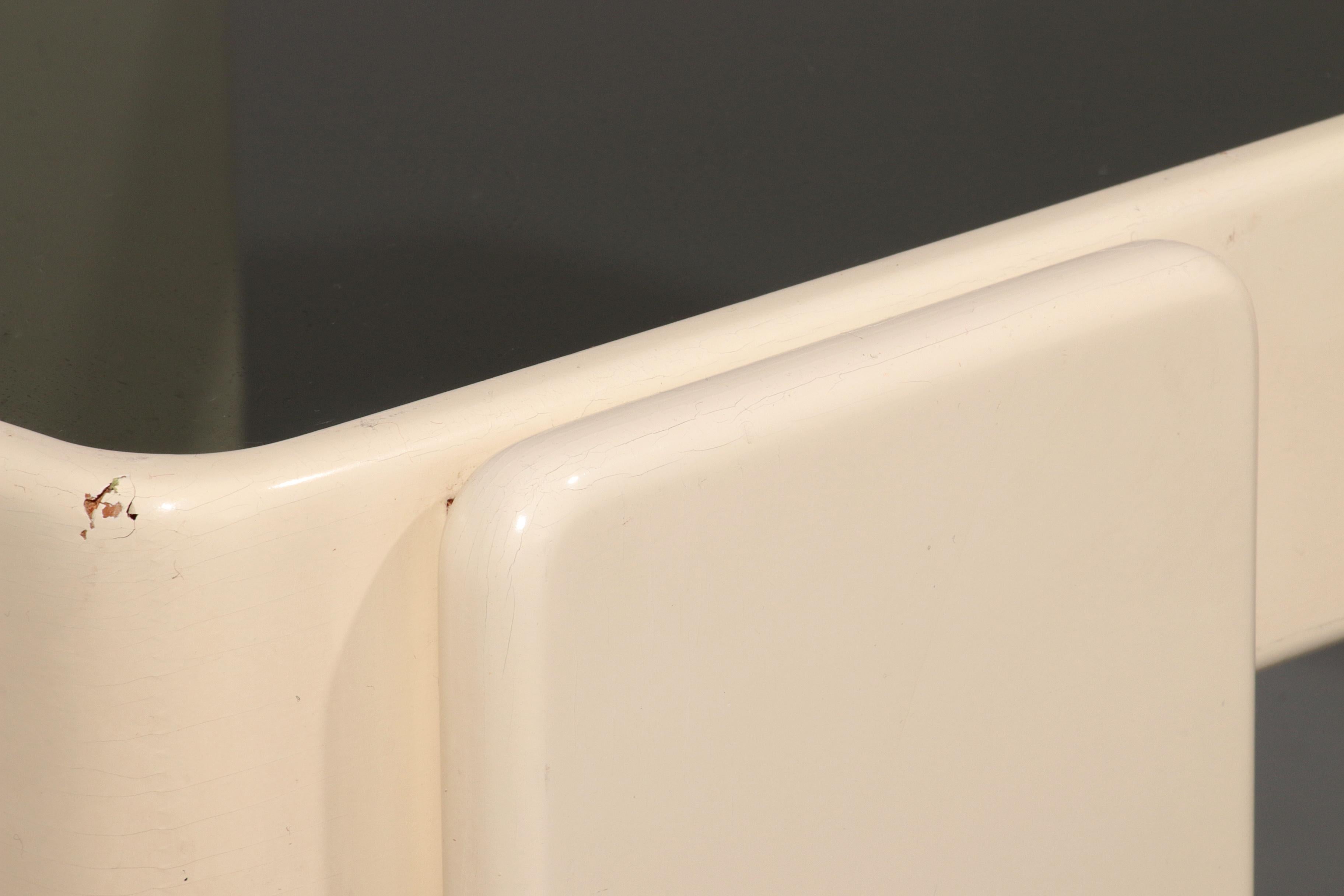 Gianfranco Frattini Tables empilables pour Cassina - Laque originale blanc cassé en vente 3