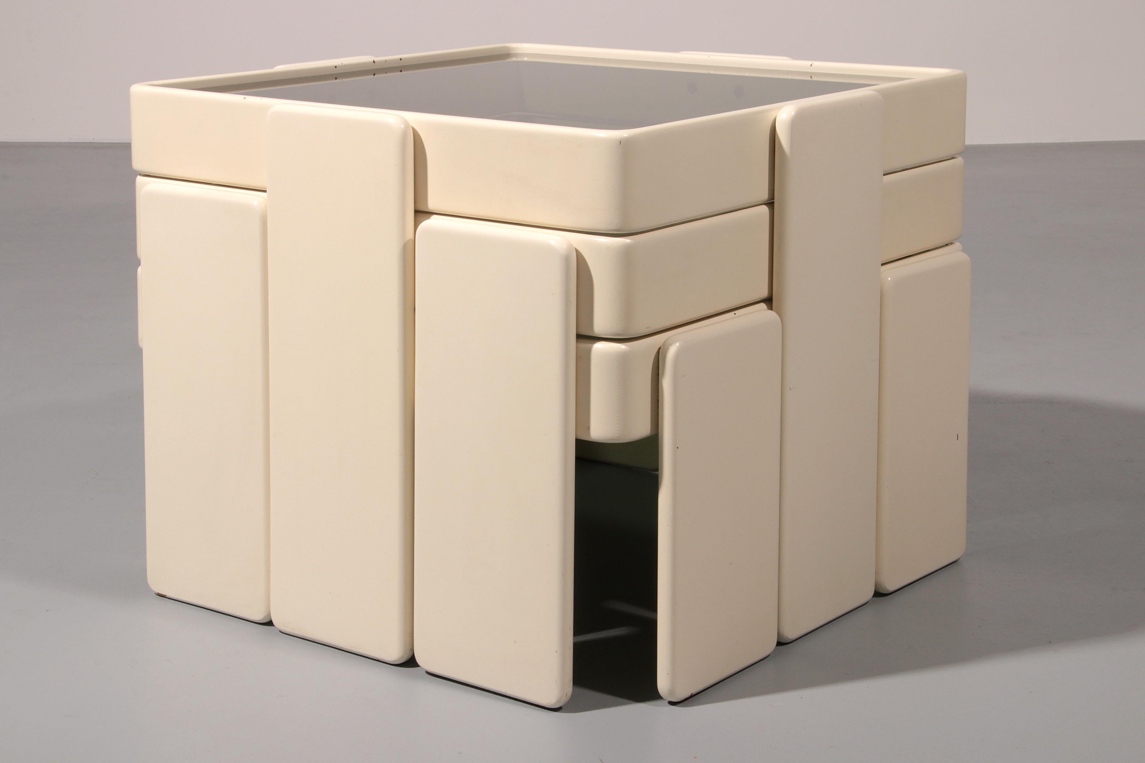 Gianfranco Frattini Tables empilables pour Cassina - Laque originale blanc cassé en vente 8
