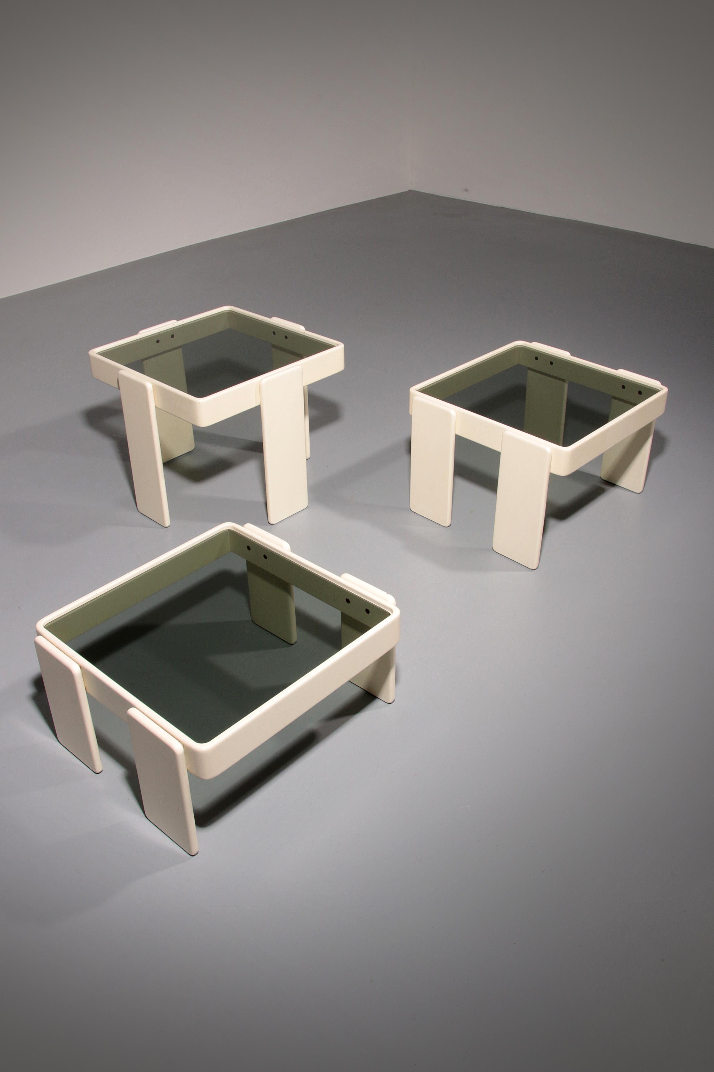 Mid-Century Modern Gianfranco Frattini Tables empilables pour Cassina - Laque originale blanc cassé en vente