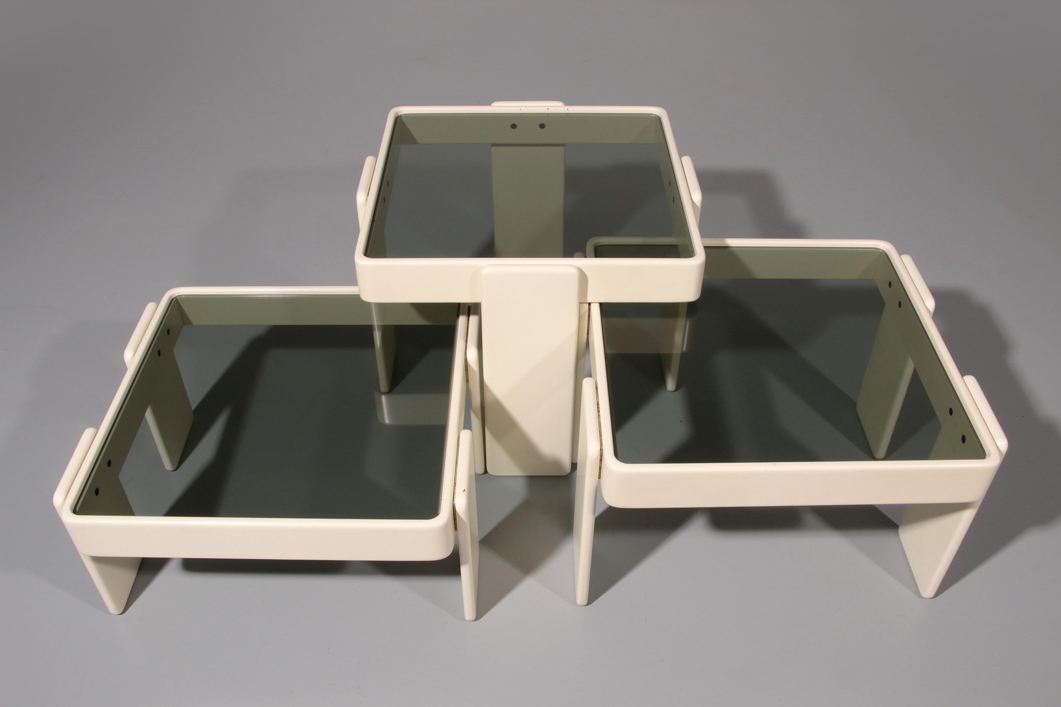 italien Gianfranco Frattini Tables empilables pour Cassina - Laque originale blanc cassé en vente