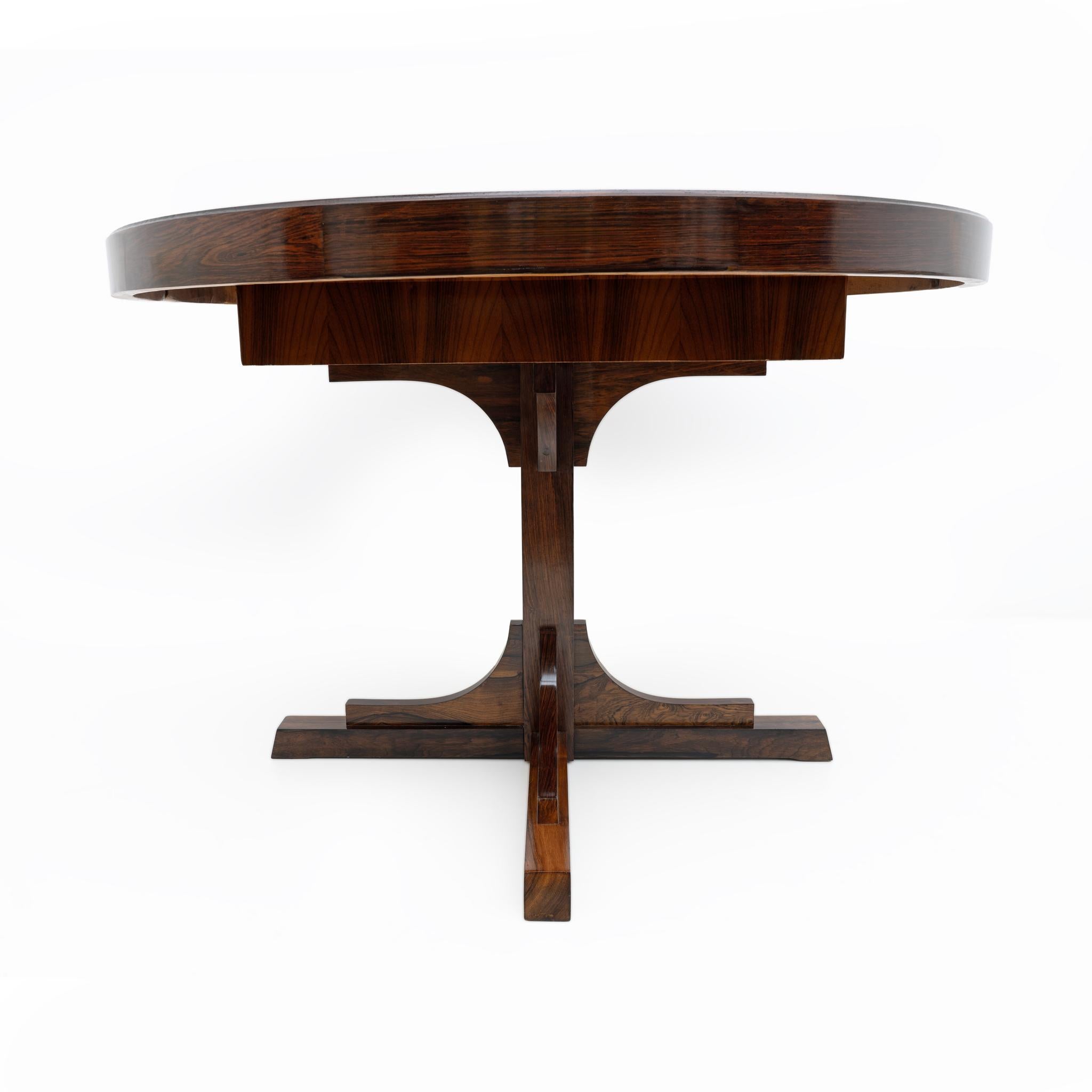 Mesa de comedor redonda italiana moderna de mediados de siglo estilo Gianfranco Frattini, años 70 Italiano en venta