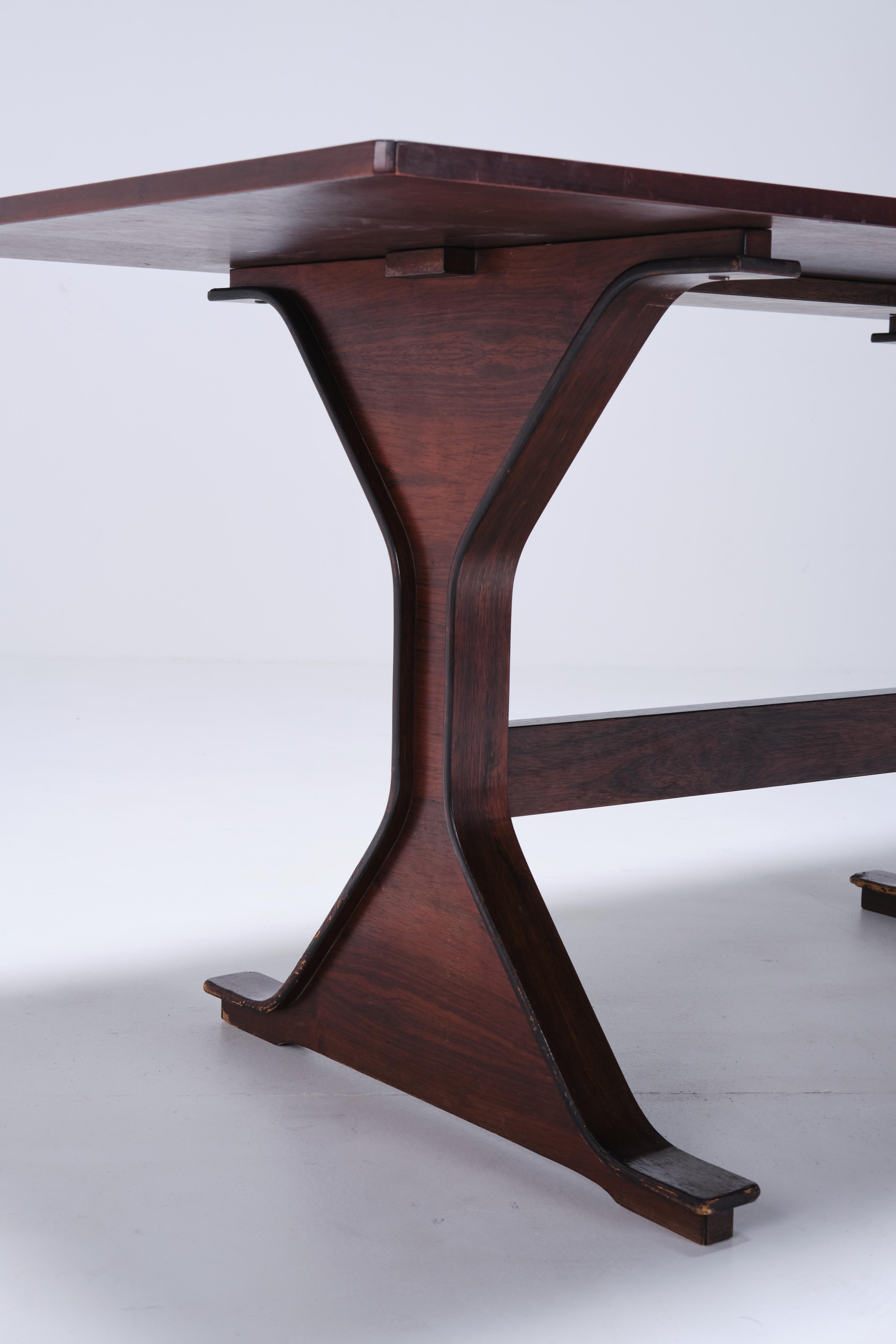 Gianfranco Frattini Table ou bureau en Wood pour Bernini Italian Design 1950s Bon état - En vente à Milan, IT