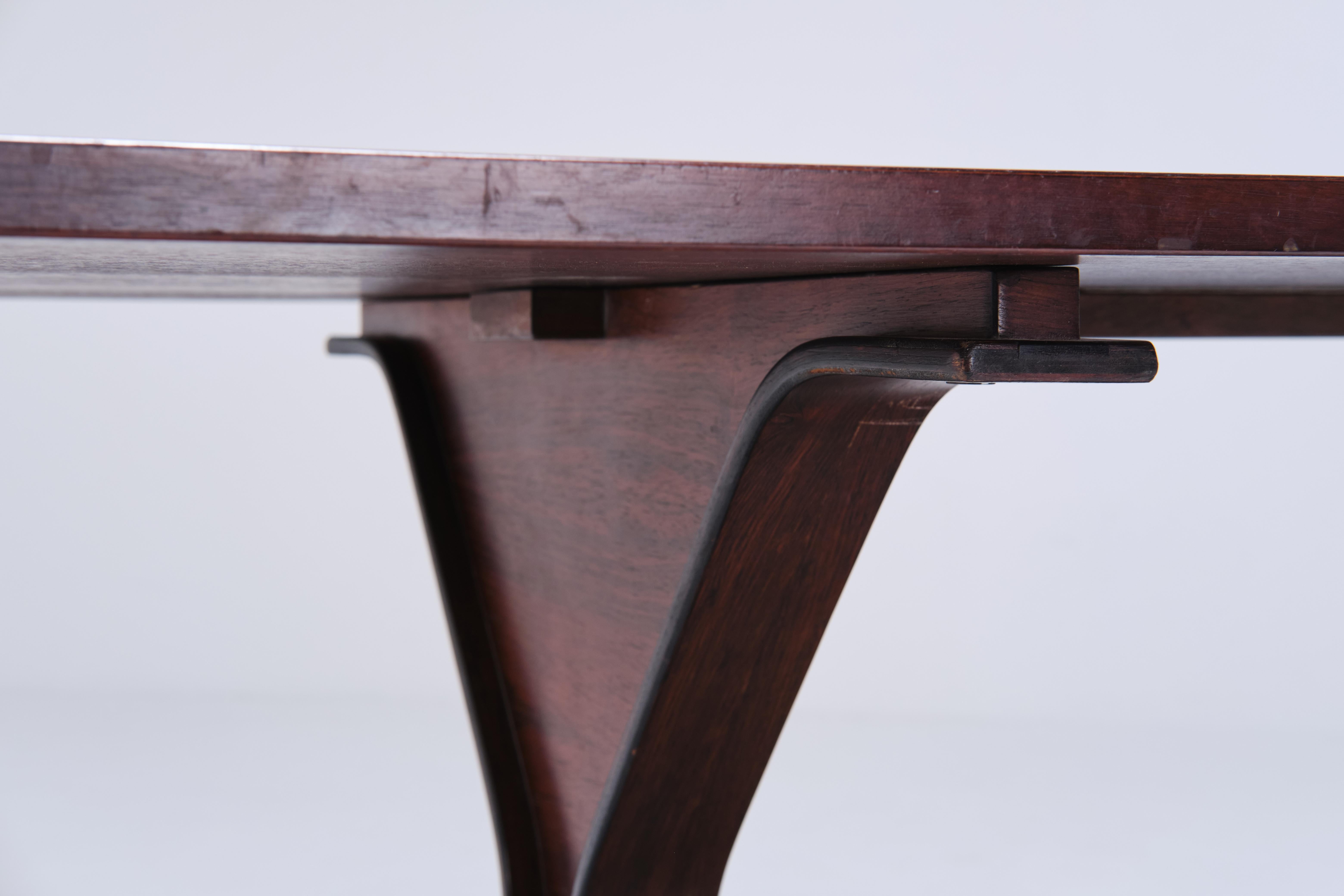 Gianfranco Frattini Wood table or desk for Bernini Italian Design 1950s For Sale 1