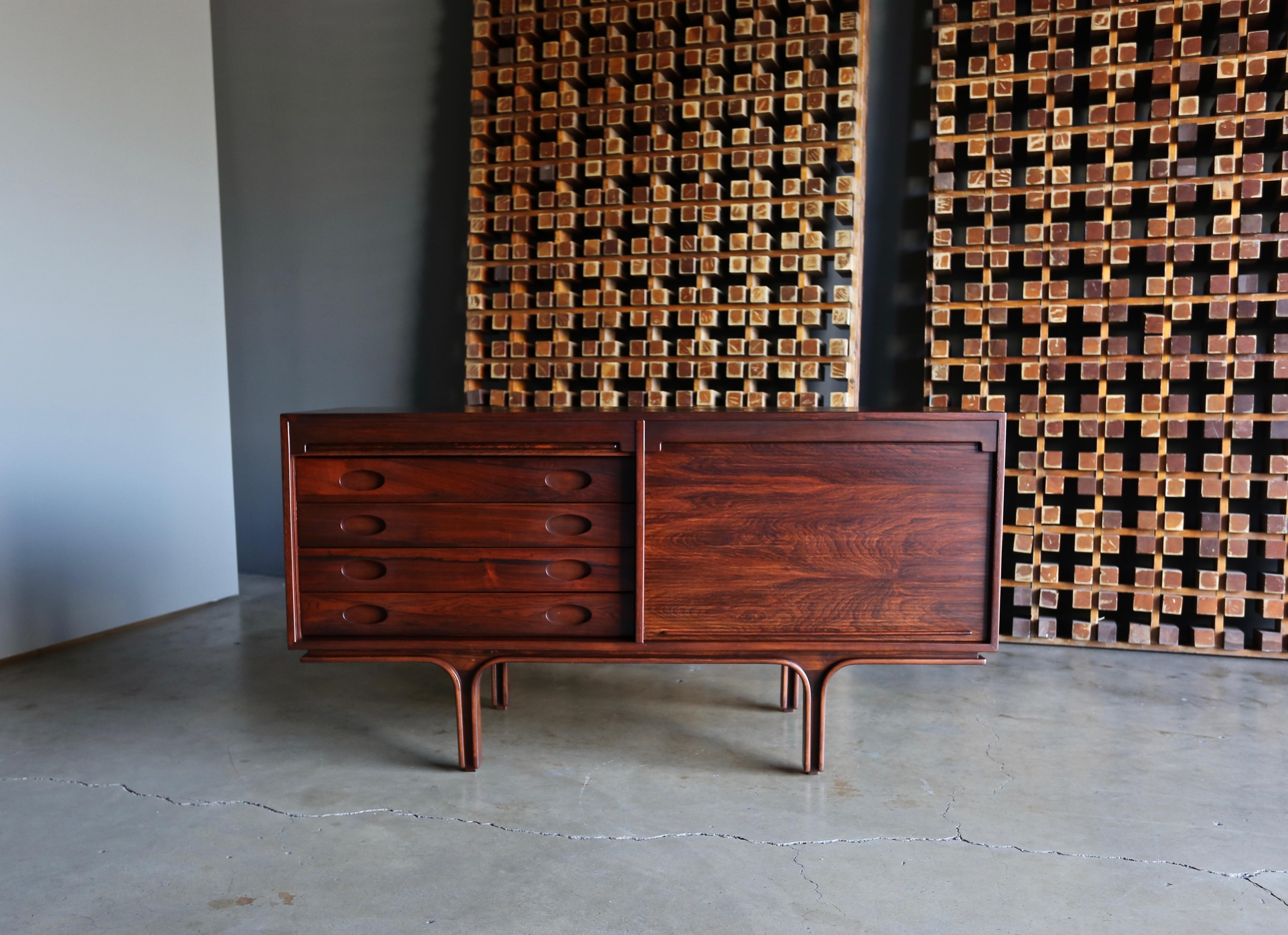 Mid-Century Modern Gianfranco Frattini Tambour Door Jacaranda Credenza for Bernini, circa 1957