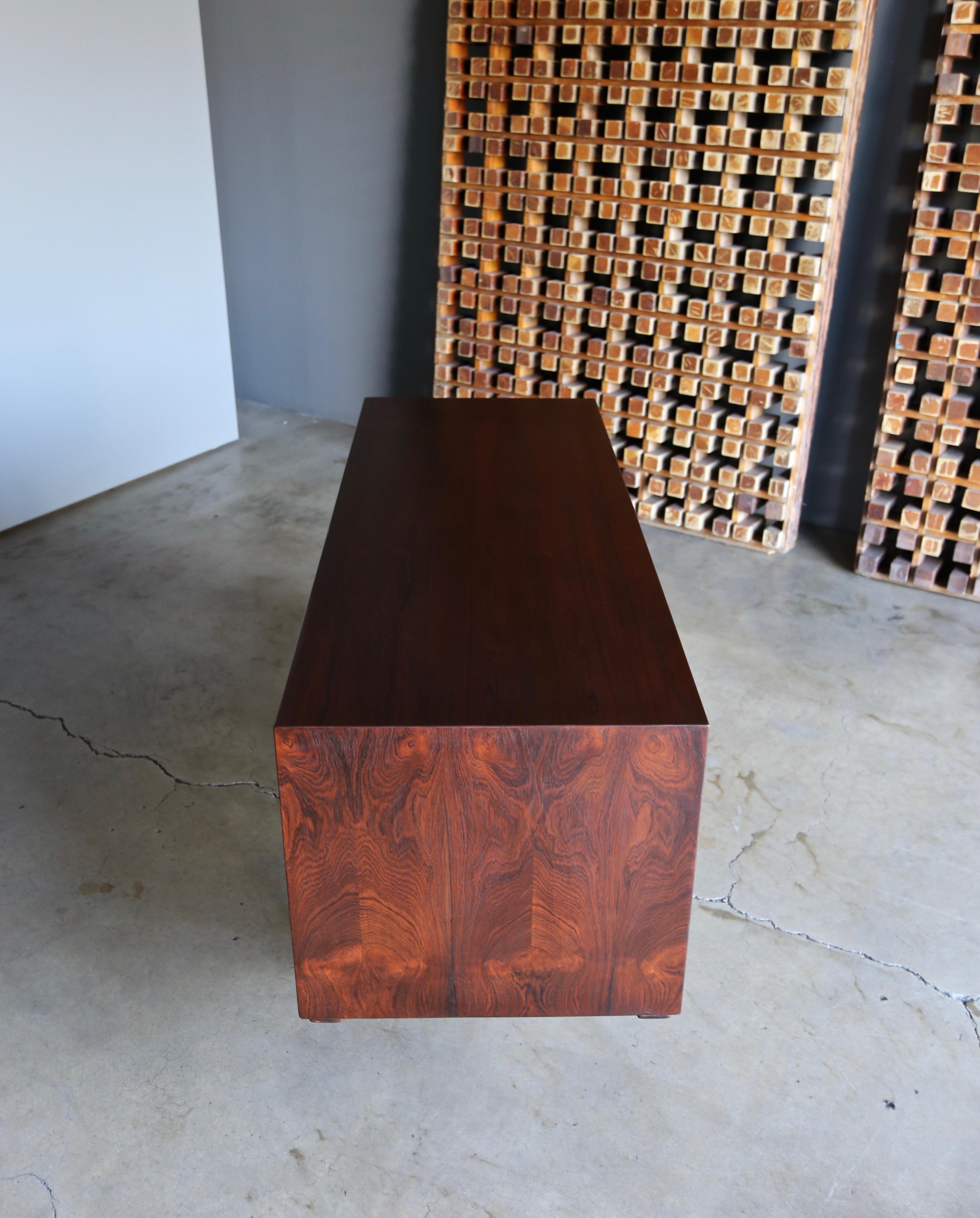 Gianfranco Frattini Tambour Door Jacaranda Credenza for Bernini, circa 1957 1