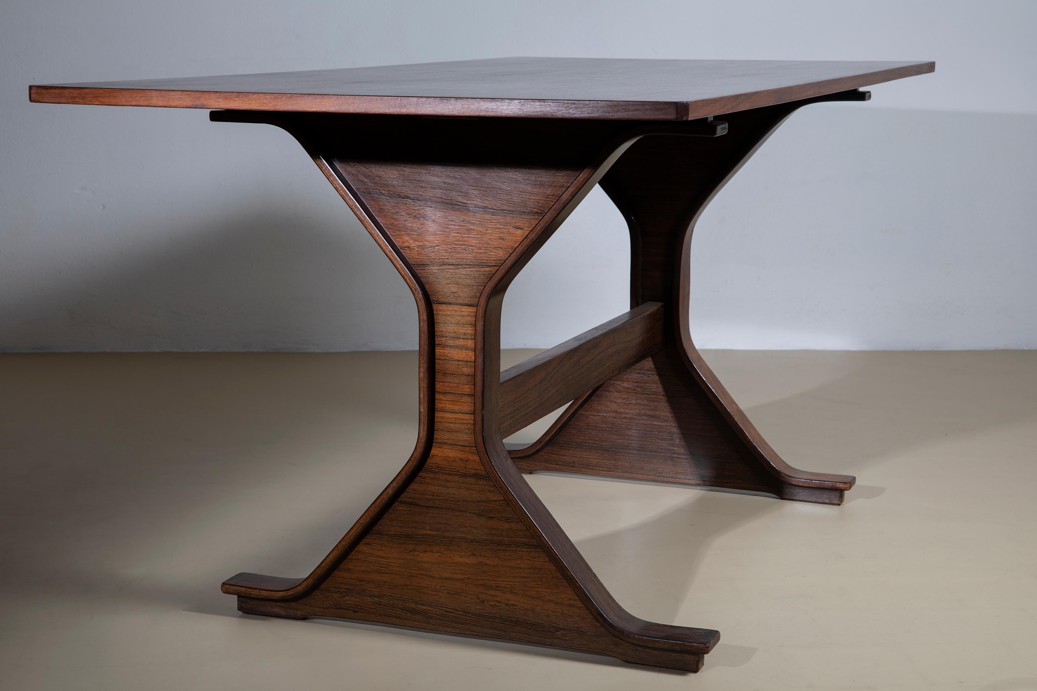 Mid-Century Modern Gianfranco Frattini, dining table for Bernini