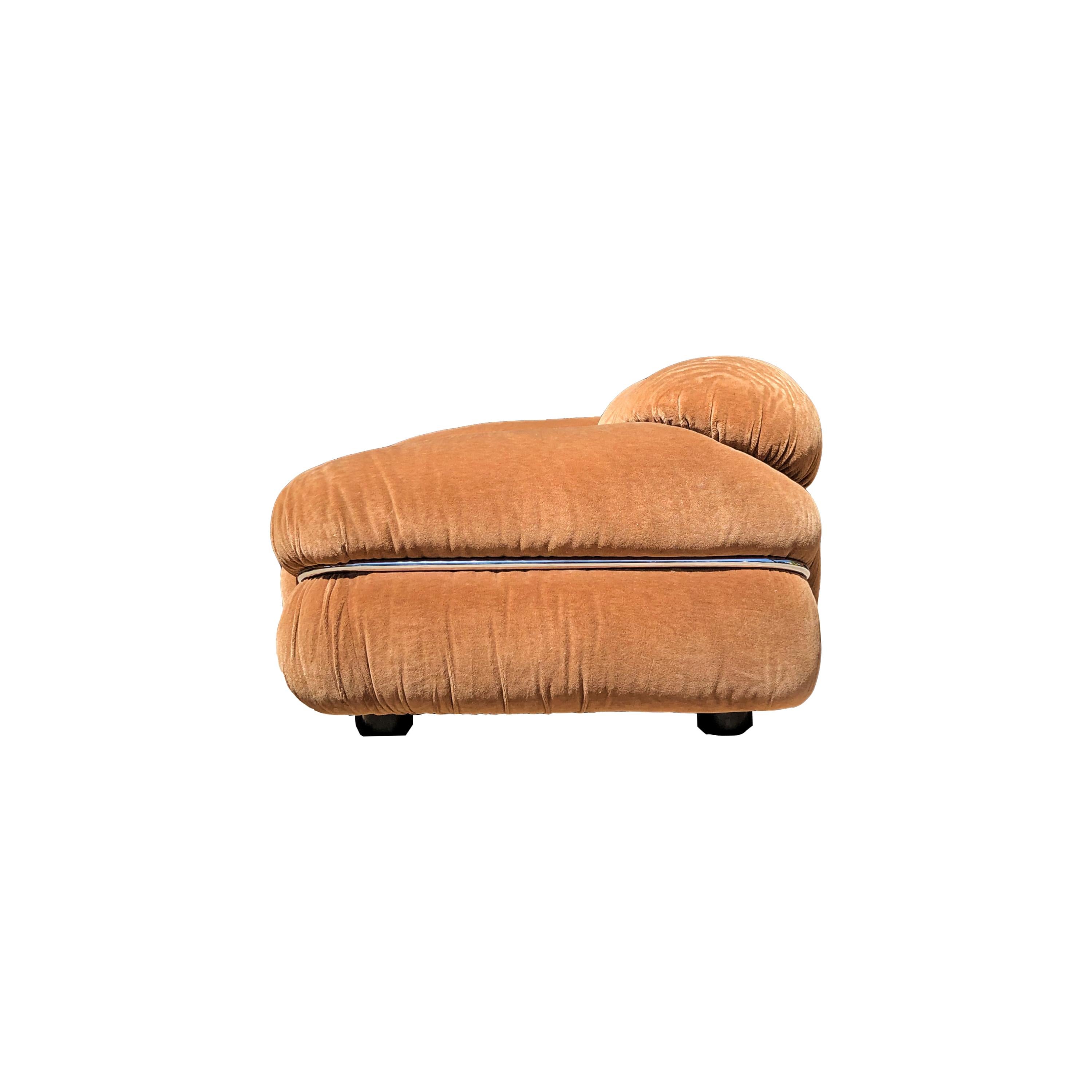 Italiano Gianfranco Frattini Tobacco Alpaca Velvet Sesann Lounge Chair per Cassina, 1972 in vendita