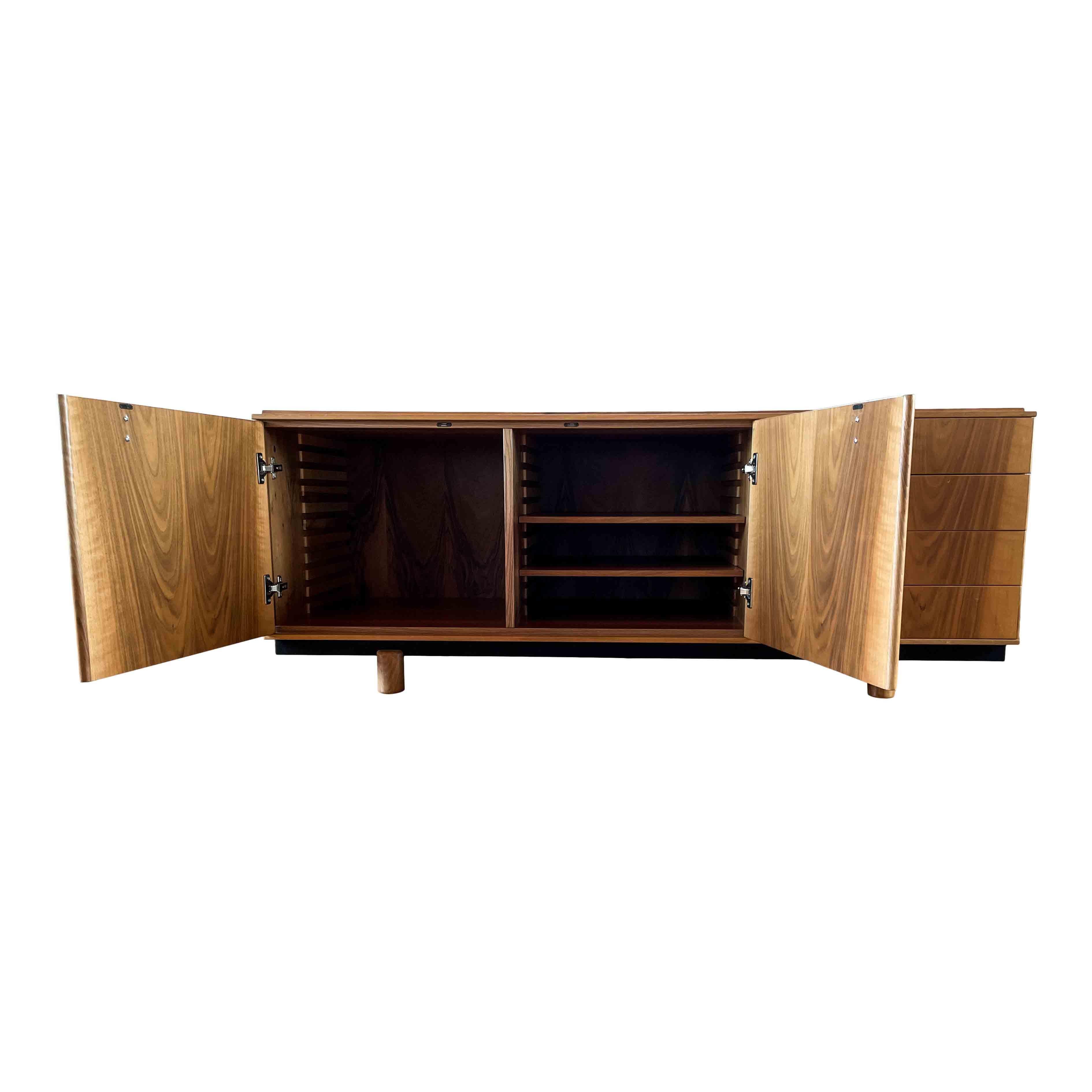 Gianfranco Frattini Walnut 809/C “Ovunque” Sideboard for Bernini, 1981 In Good Condition For Sale In Vicenza, IT