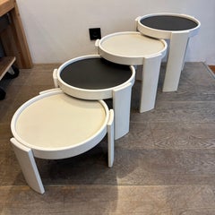 Tables gigognes blanches Gianfranco Frattini, Cassina, Italie, années 1960