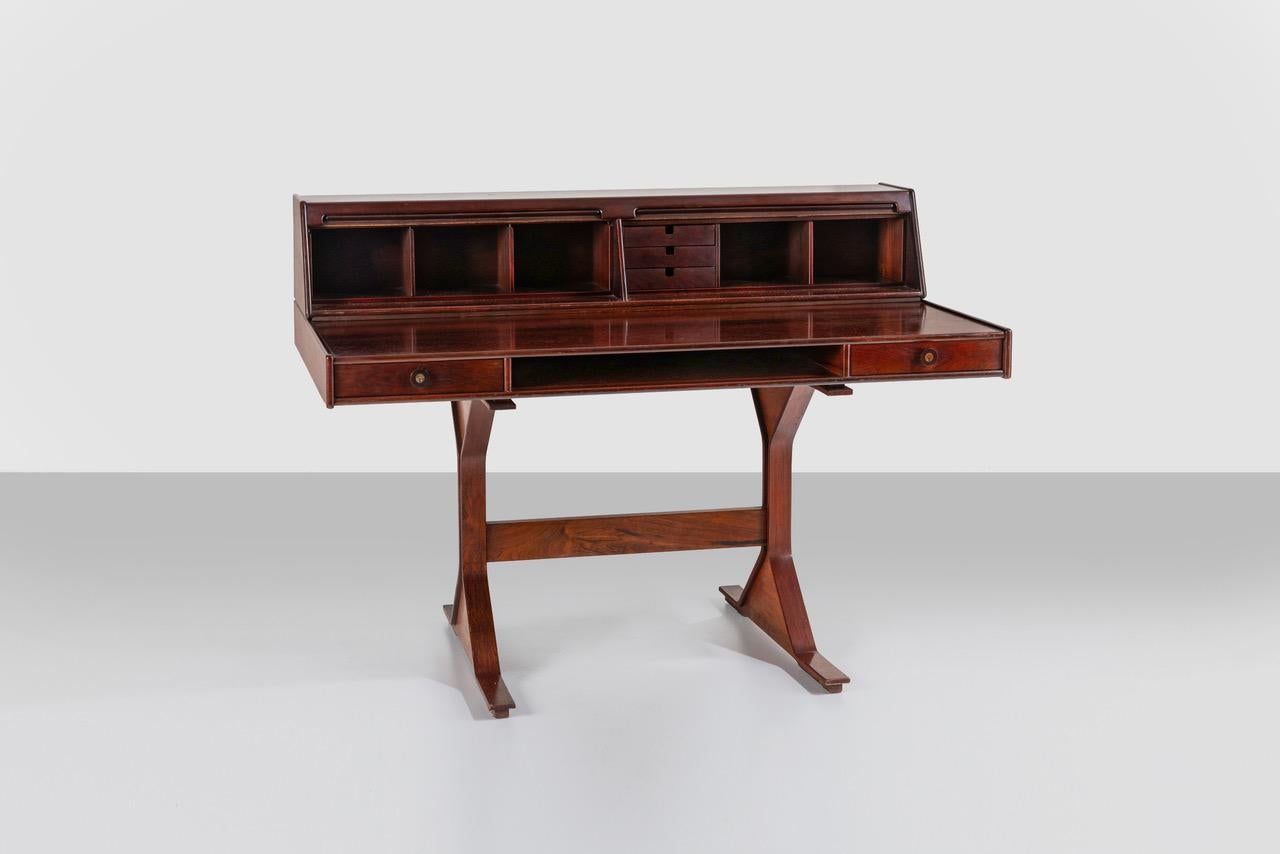 Gianfranco Frattini, wood desk for Bernini, Italian design 1960 circa For Sale 1