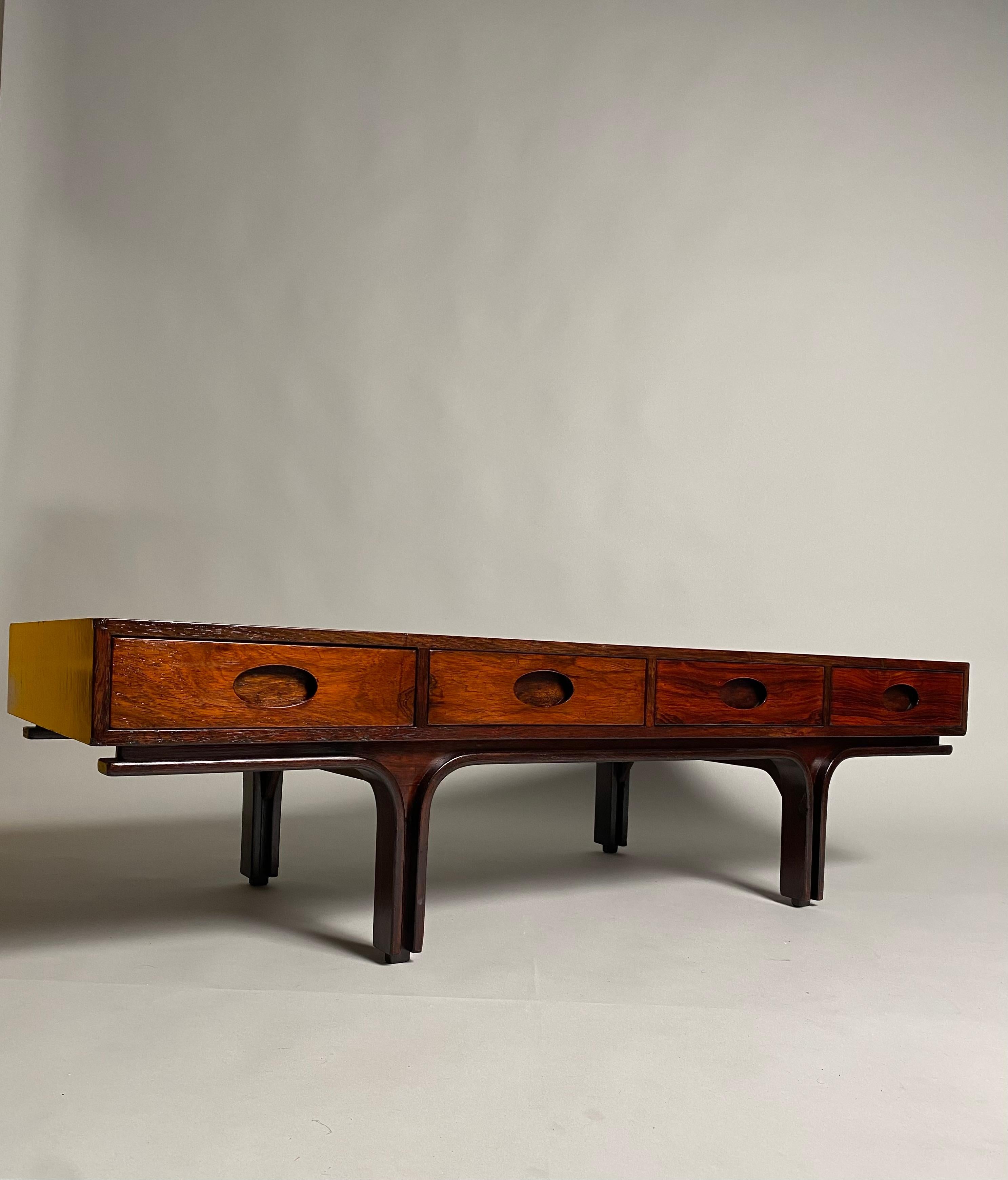 Mid-Century Modern Gianfranco Frattini, wooden coffe table for Bernini, 1960s
