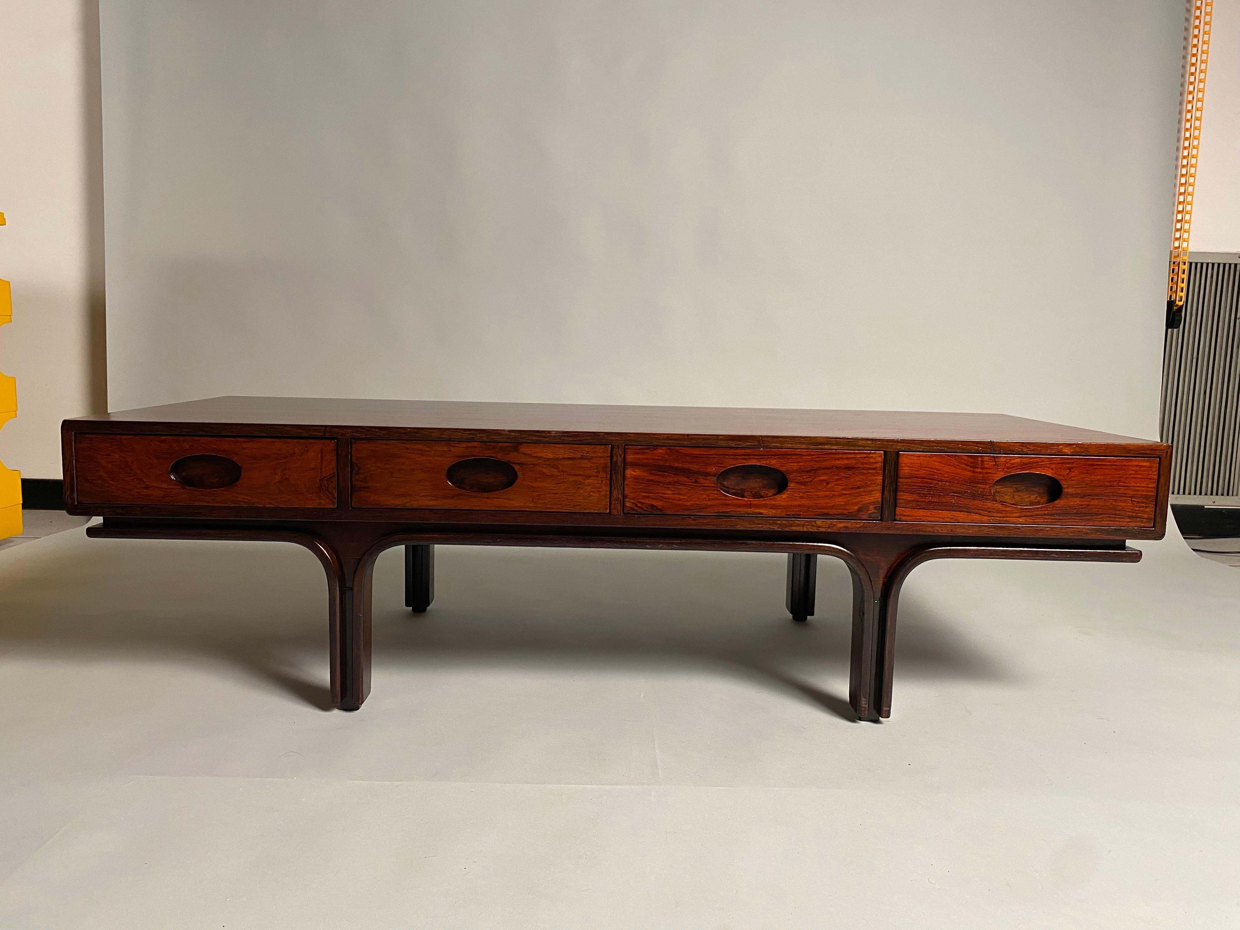 Gianfranco Frattini, wooden coffe table for Bernini, 1960s In Good Condition In Argelato, BO